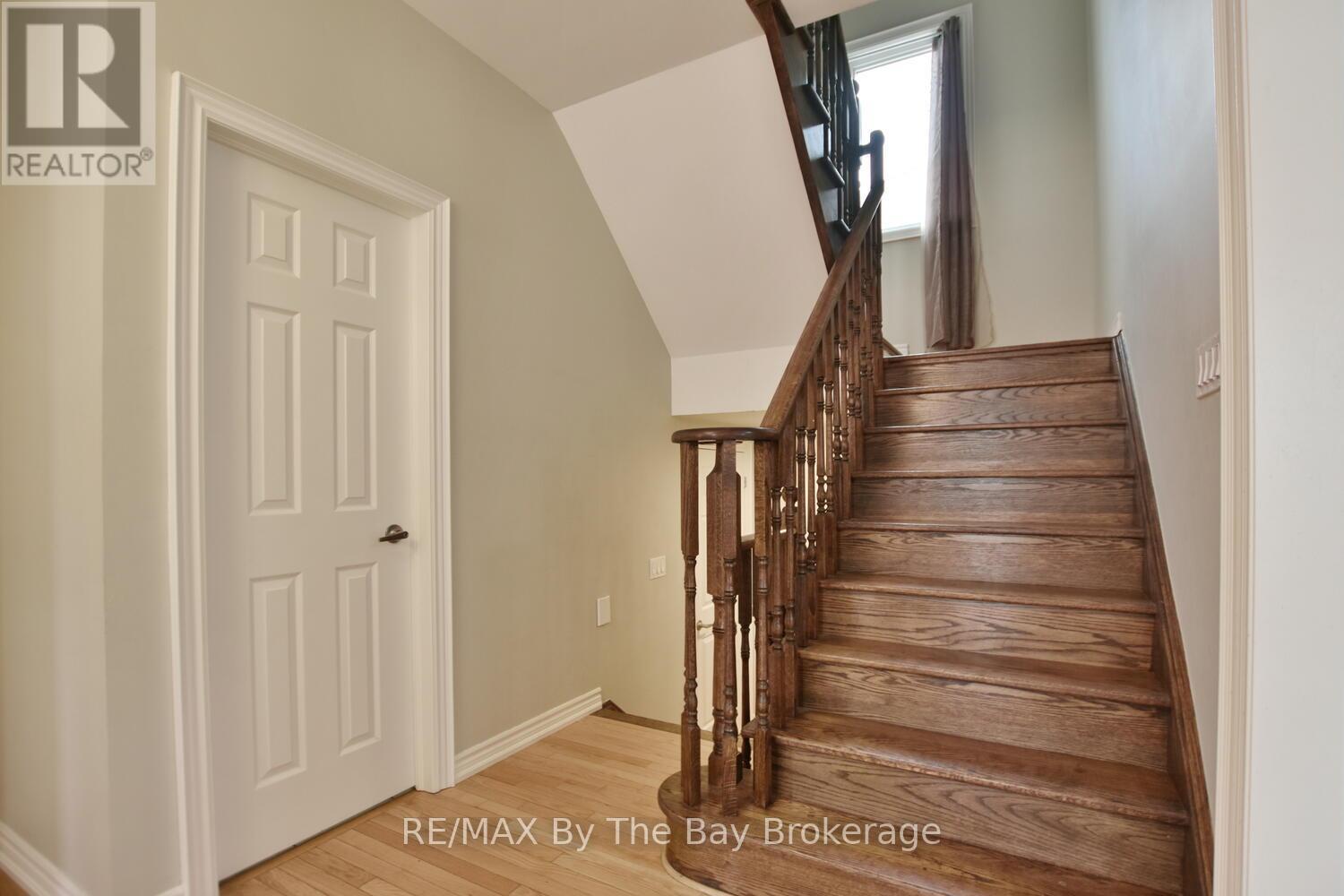 52 Pearl Street, Wasaga Beach, Ontario  L9Z 0G8 - Photo 17 - S12019668