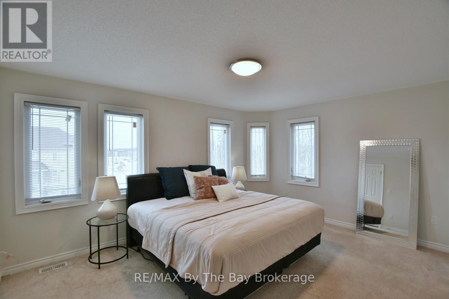 52 Pearl Street, Wasaga Beach, Ontario  L9Z 0G8 - Photo 18 - S12019668