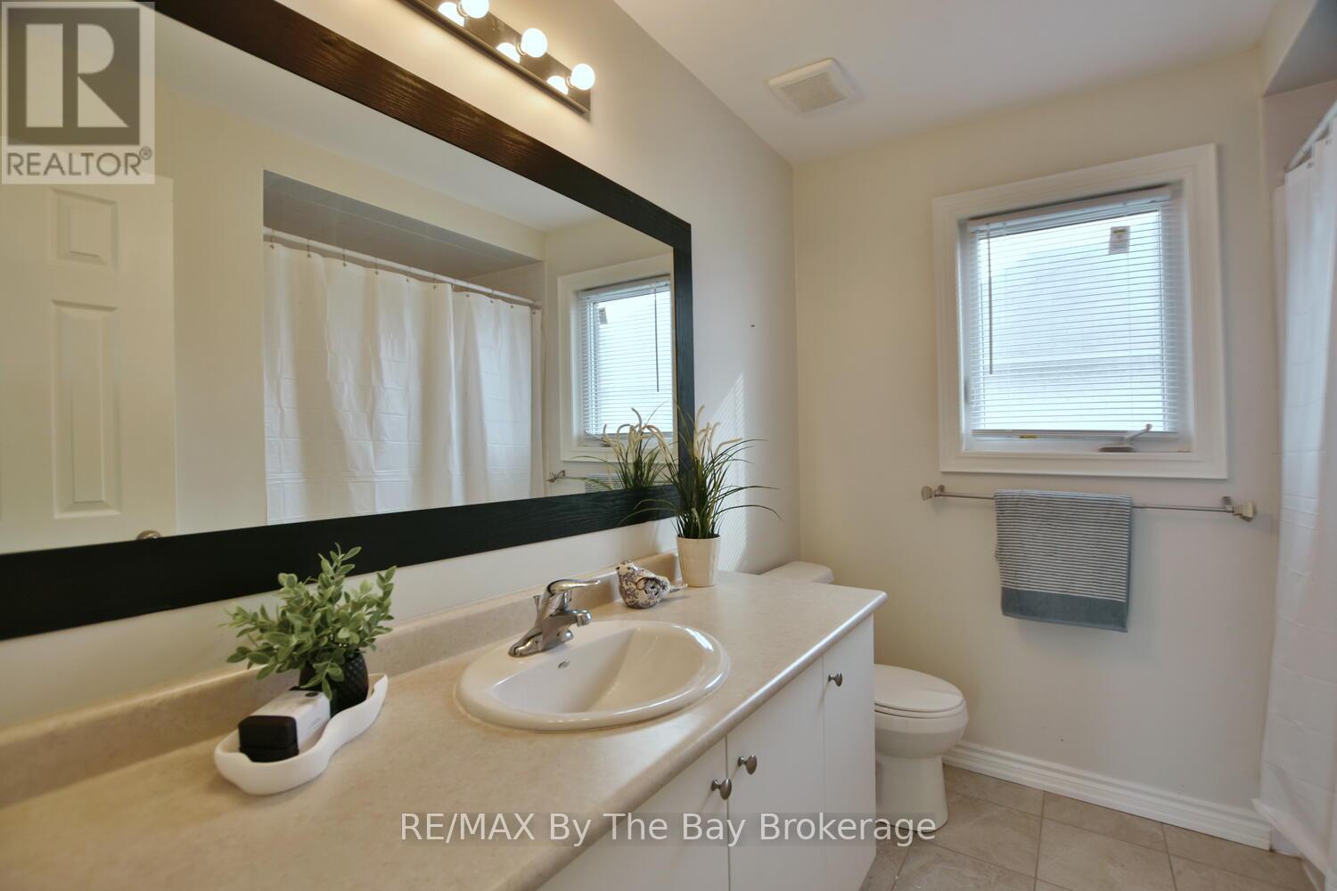 52 Pearl Street, Wasaga Beach, Ontario  L9Z 0G8 - Photo 21 - S12019668