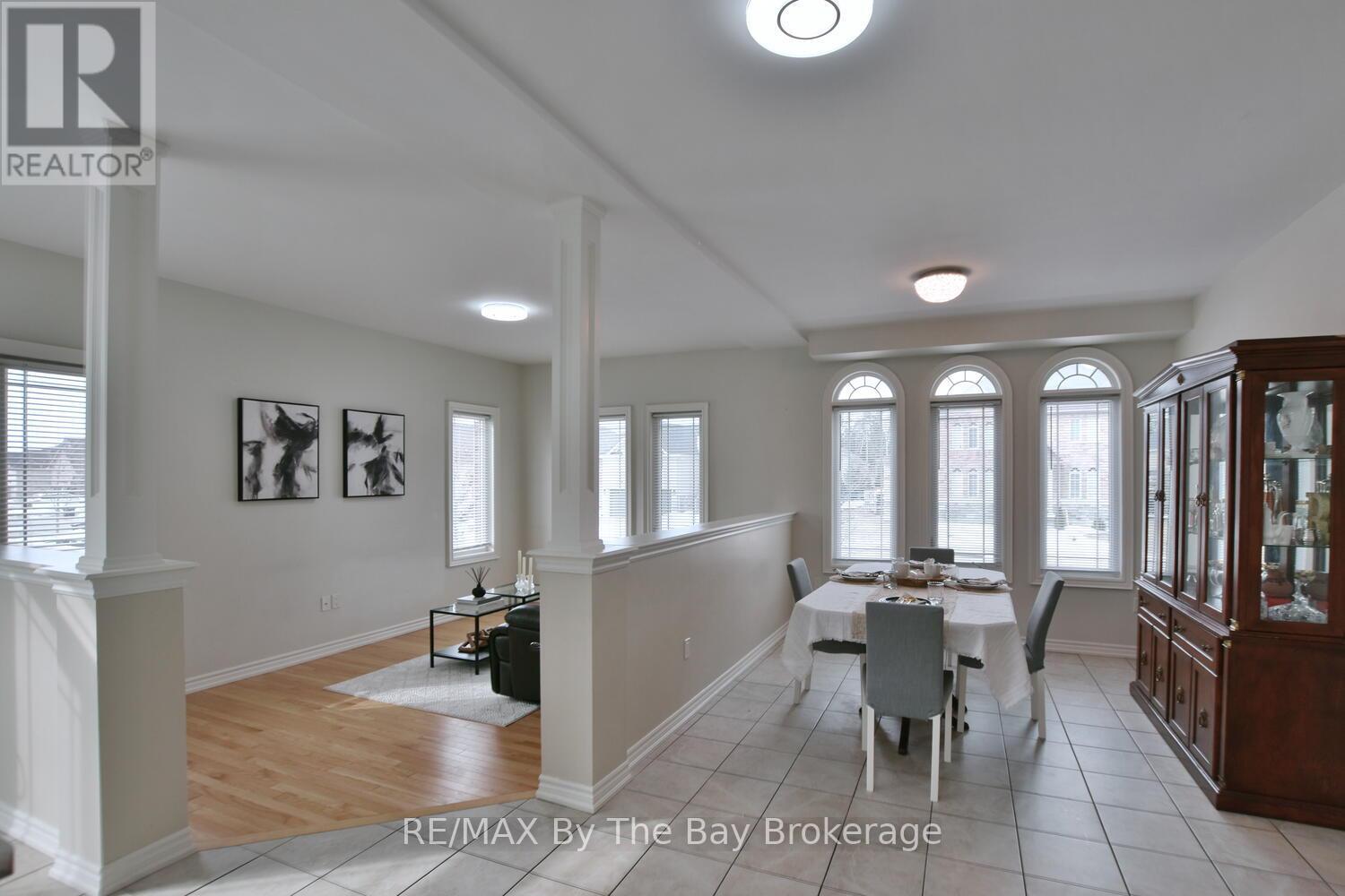 52 Pearl Street, Wasaga Beach, Ontario  L9Z 0G8 - Photo 7 - S12019668