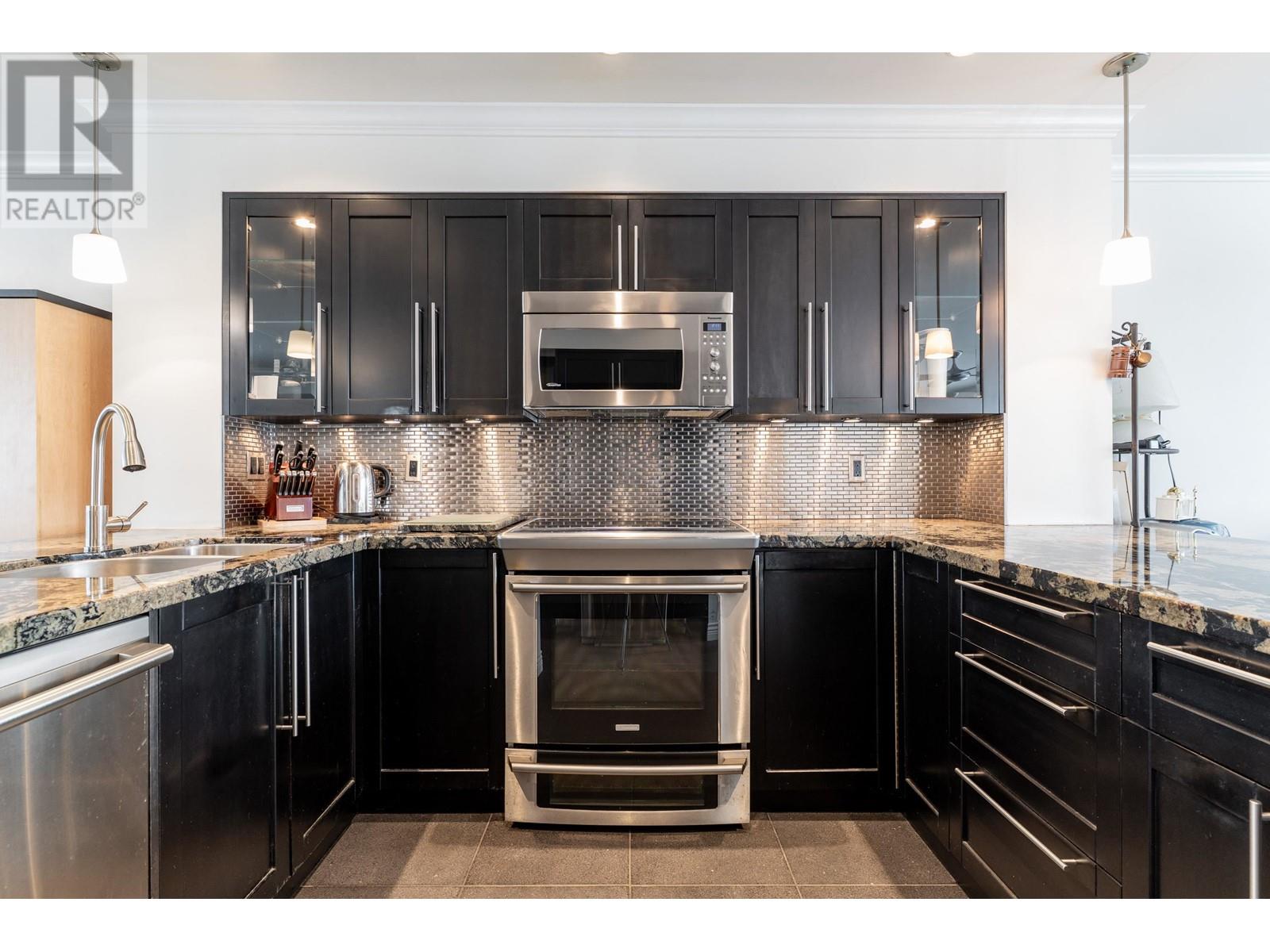 113 1232 Johnson Street, Coquitlam, British Columbia  V3B 4T2 - Photo 4 - R2968863