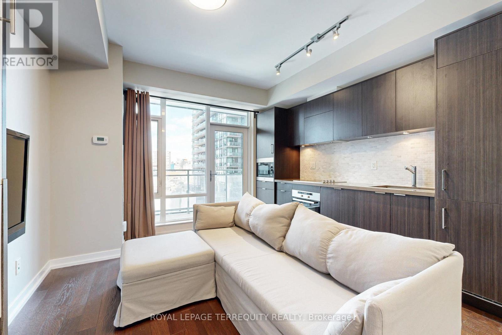 1003 - 21 Widmer Street, Toronto, Ontario  M5V 0B8 - Photo 1 - C12019645