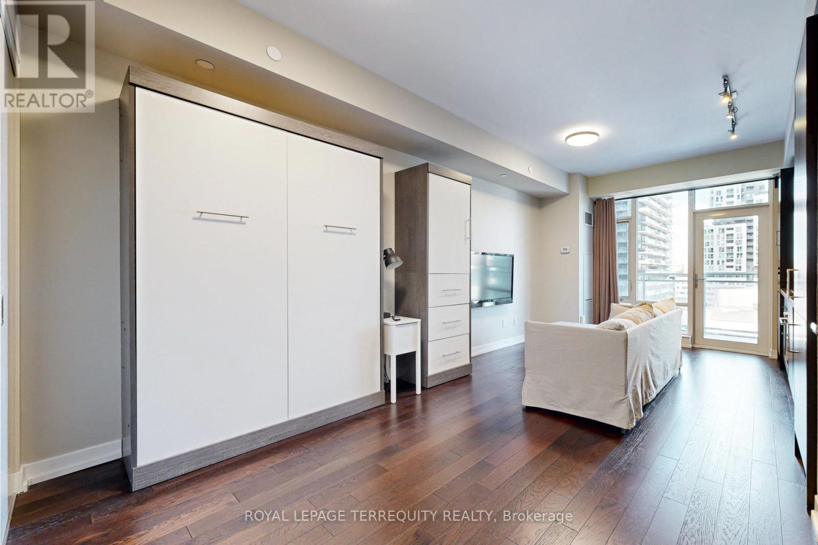 1003 - 21 Widmer Street, Toronto, Ontario  M5V 0B8 - Photo 2 - C12019645