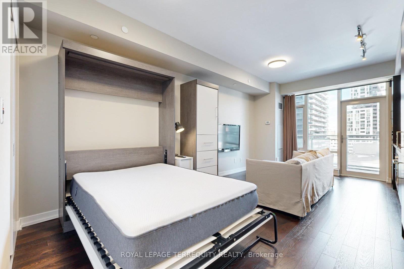 1003 - 21 Widmer Street, Toronto, Ontario  M5V 0B8 - Photo 4 - C12019645