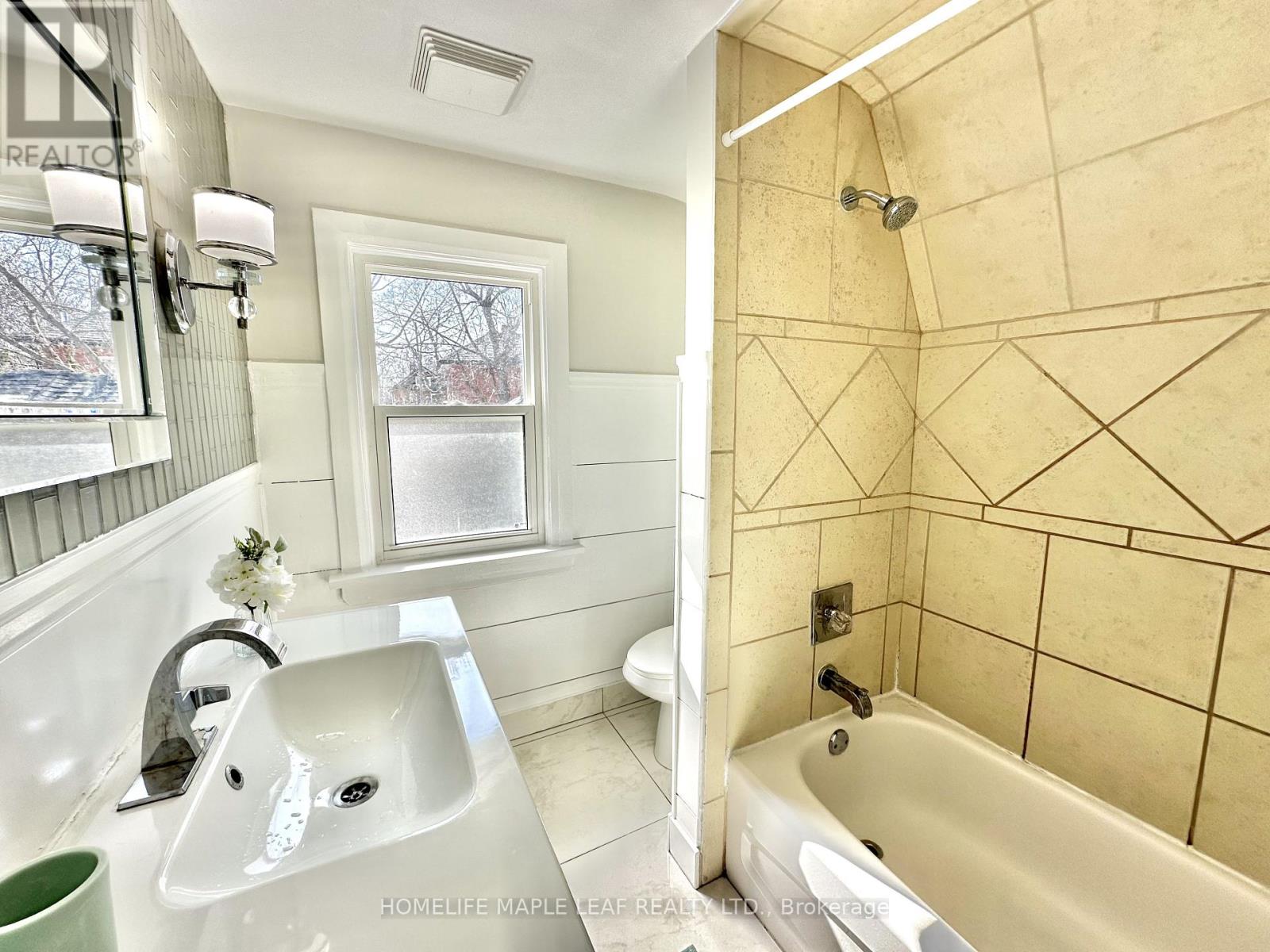 7 Lowes Avenue, Brampton, Ontario  L6X 1R8 - Photo 22 - W12019682