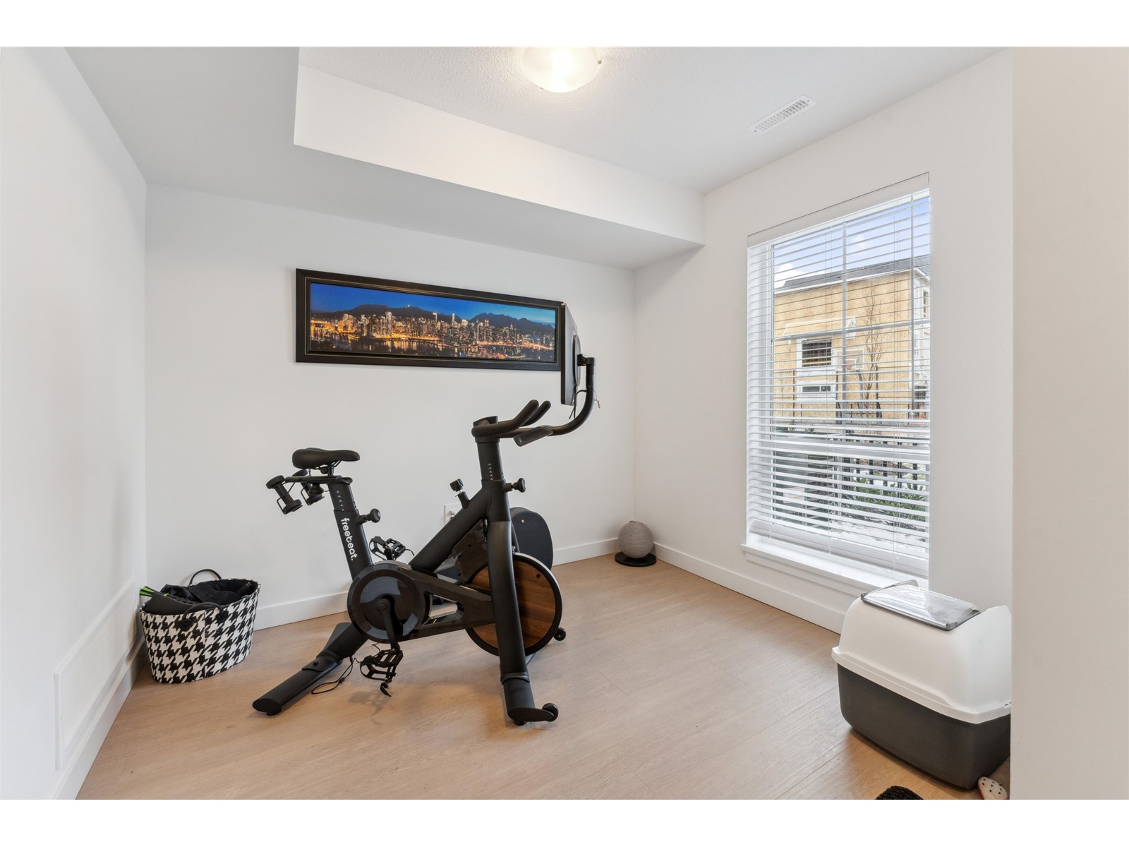 Property at 29 2774 MONTROSE AVENUE image 4