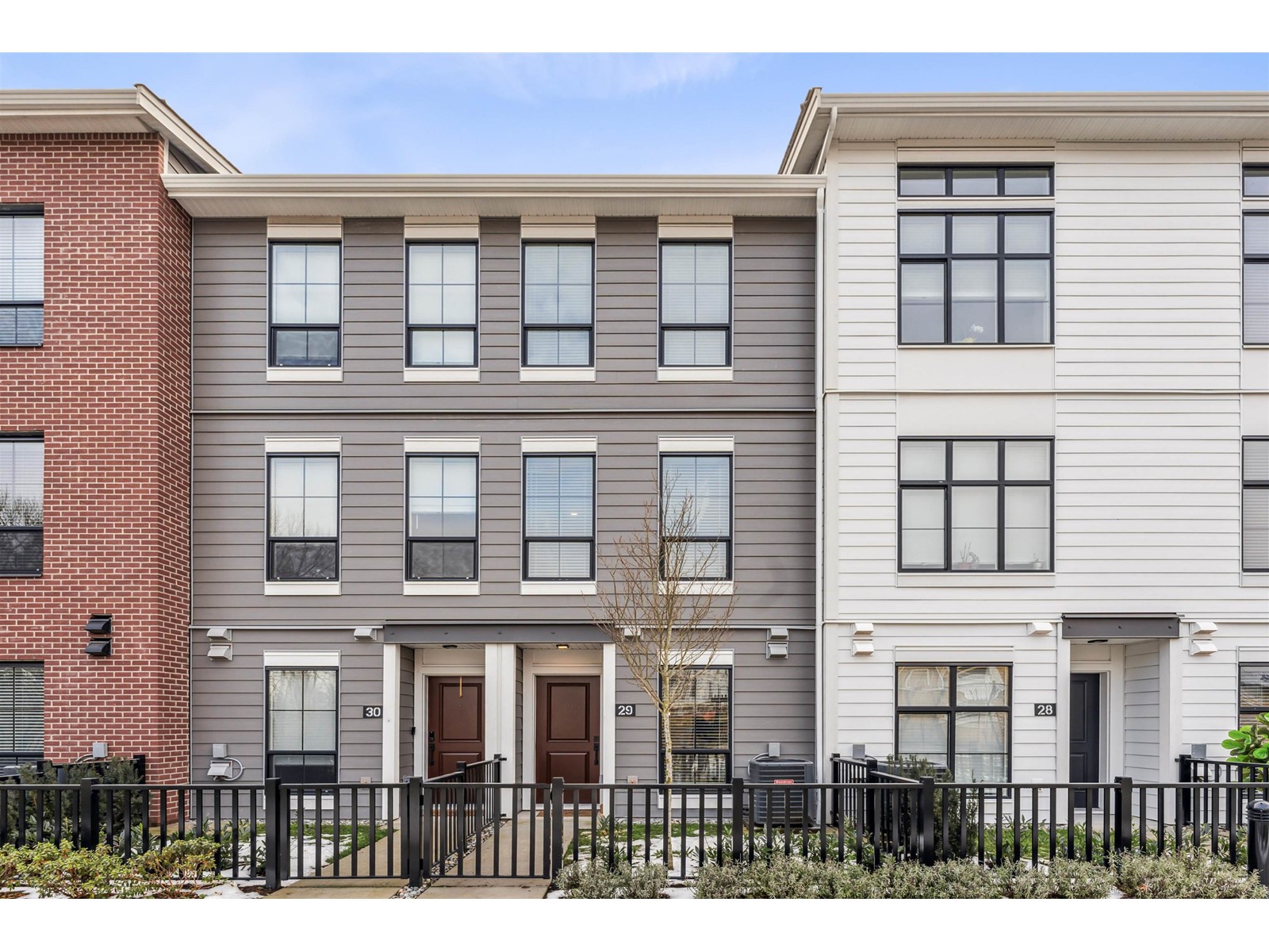 Property at 29 2774 MONTROSE AVENUE image 1