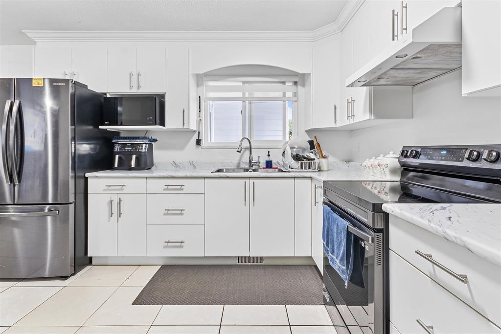 Property at 18262 56A AVENUE image 5