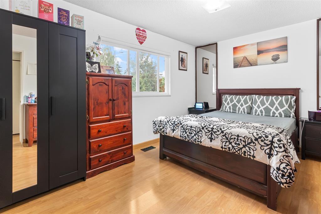 18262 56a Avenue, Surrey, British Columbia  V3S 6E3 - Photo 9 - R2977398