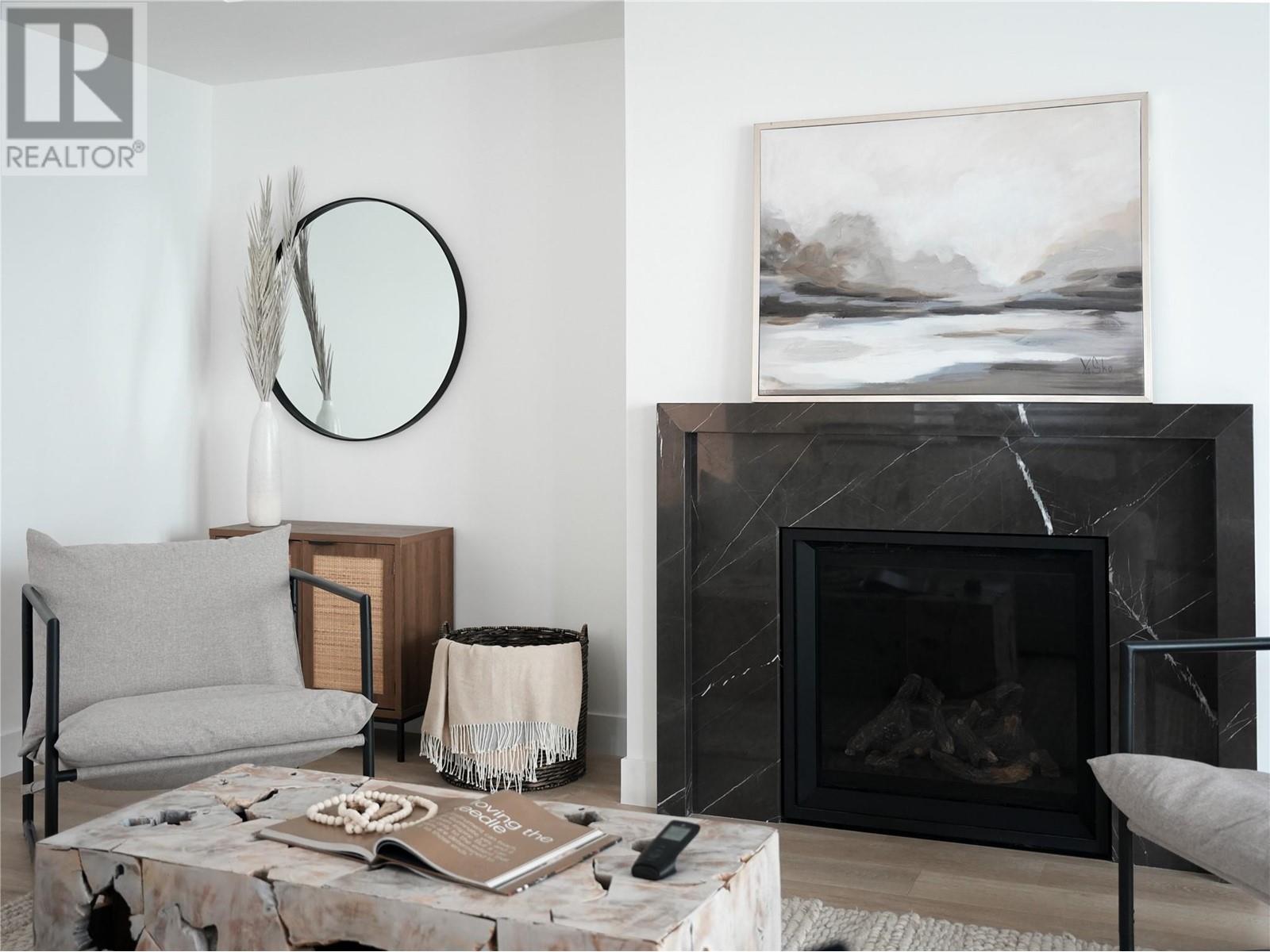 Property at 955 Manhattan Drive image 5