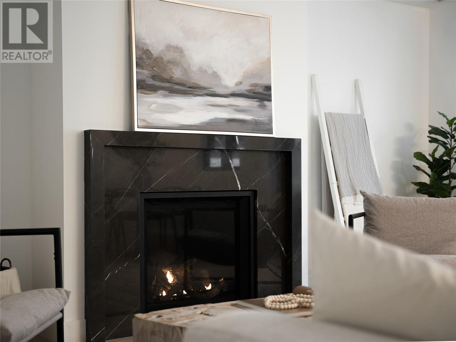 Property at 955 Manhattan Drive image 4