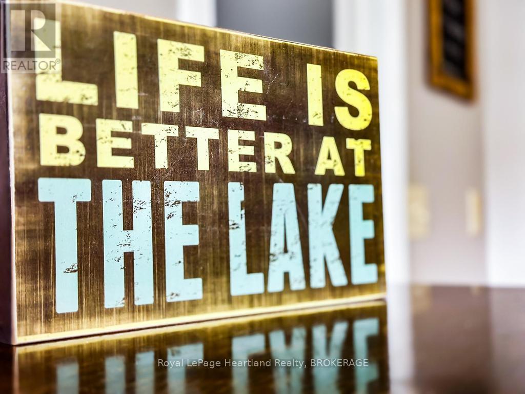 Photo 17 of 40 for 4 Ducharme Crescent