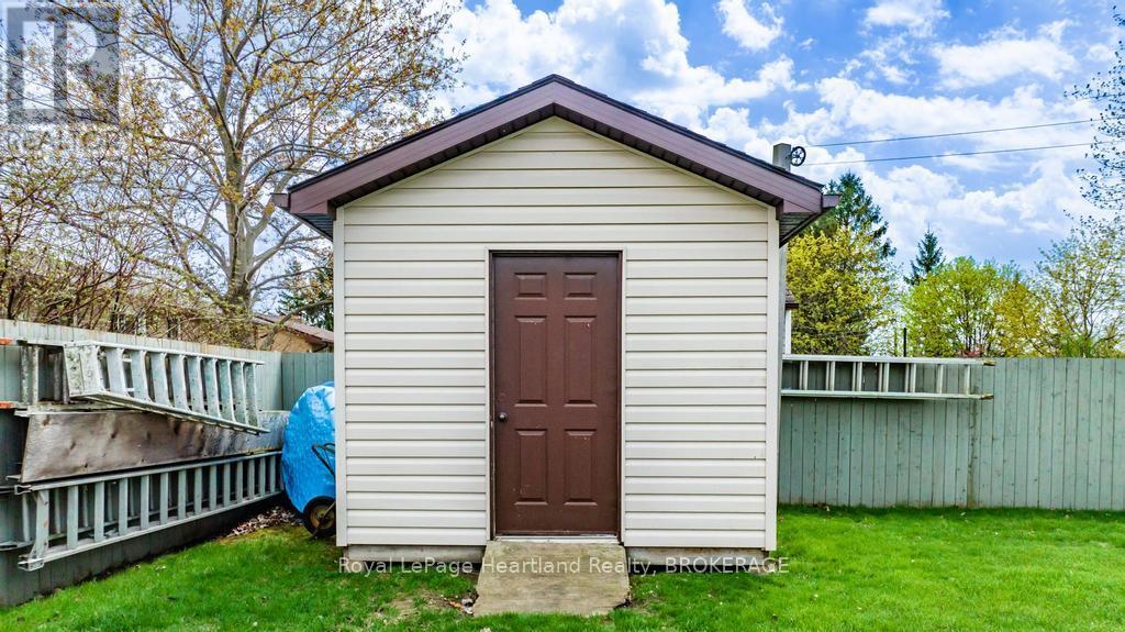 Photo 37 of 40 for 4 Ducharme Crescent