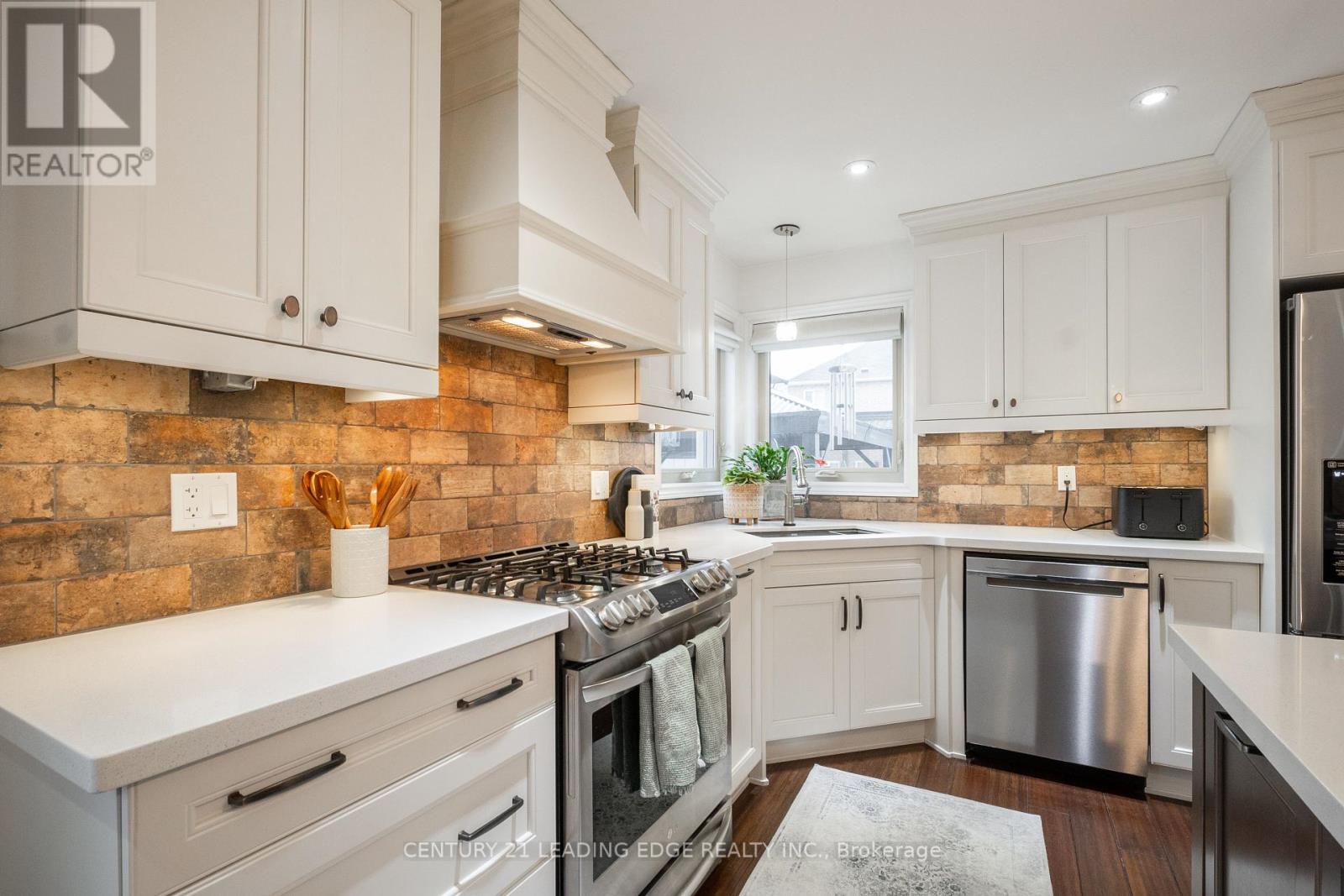 250 Lori Avenue, Whitchurch-Stouffville (Stouffville), Ontario  L4A 6C7 - Photo 12 - N12001730