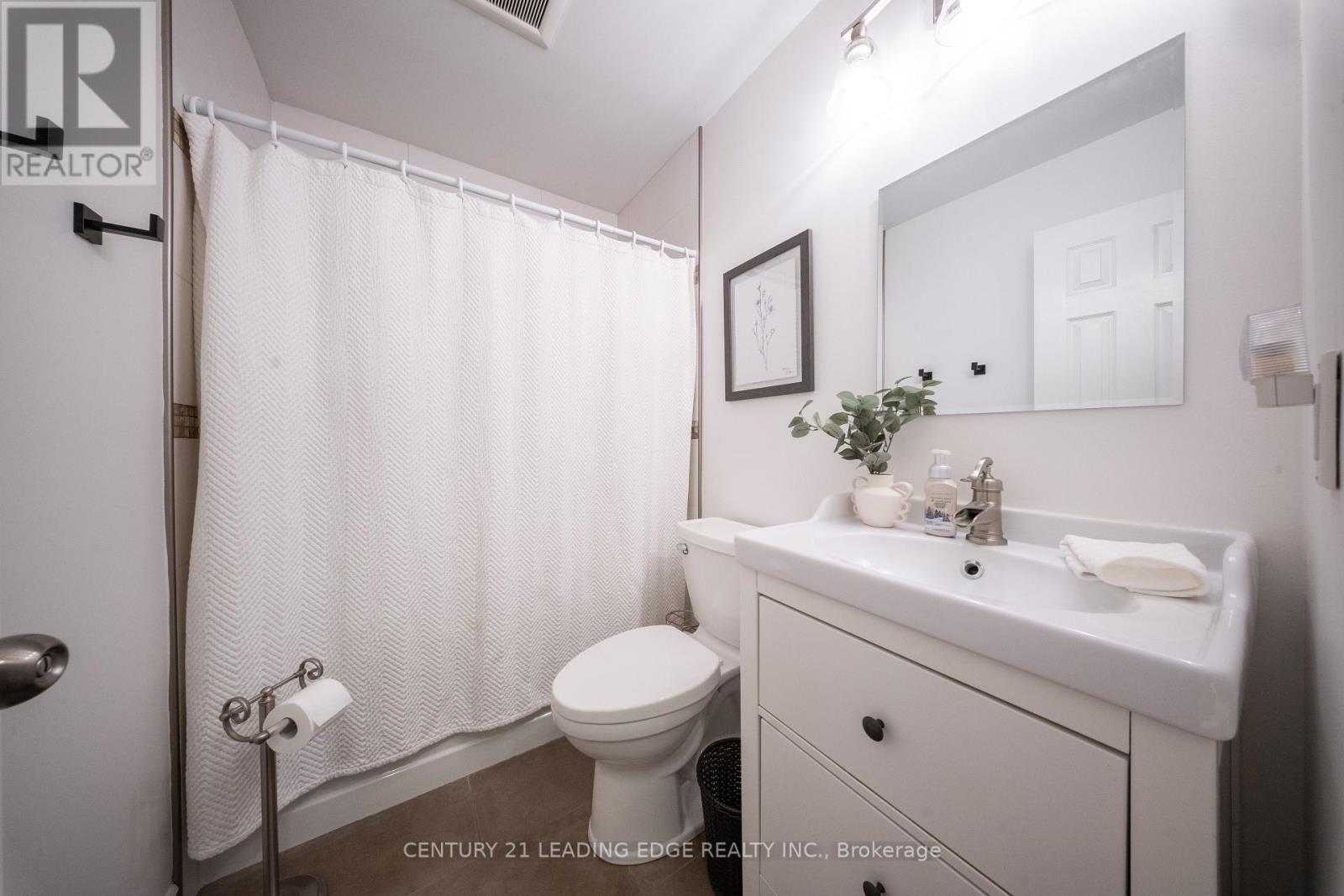 250 Lori Avenue, Whitchurch-Stouffville (Stouffville), Ontario  L4A 6C7 - Photo 22 - N12001730