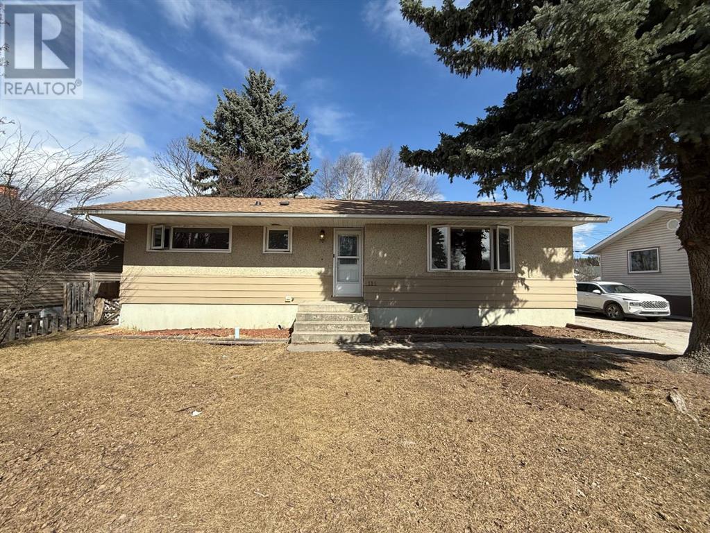 110 Willow Drive, Hinton, Alberta  T7V 1E5 - Photo 1 - A2196067
