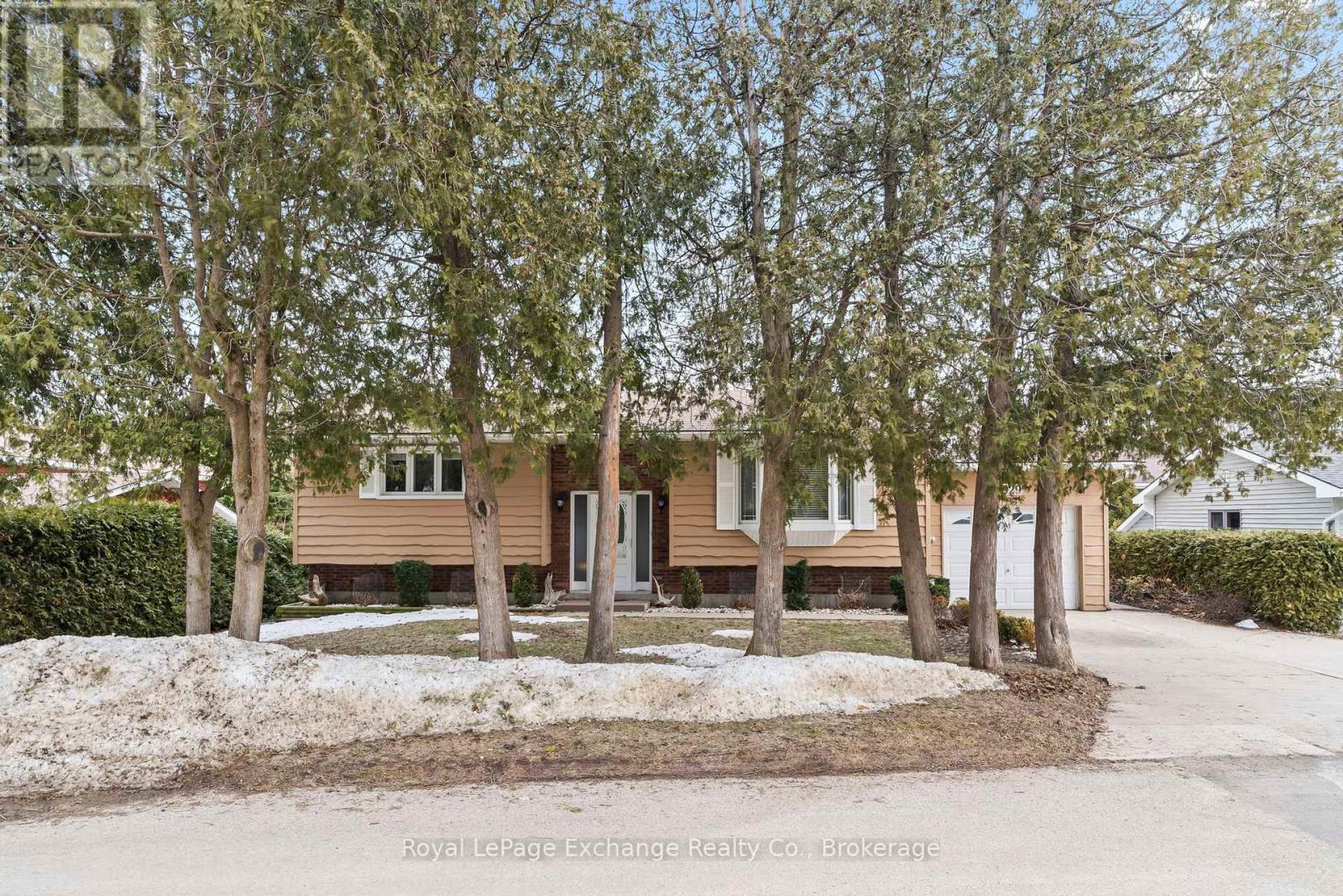 929 Saugeen Street, Kincardine, Ontario  N2Z 1A9 - Photo 2 - X12019893