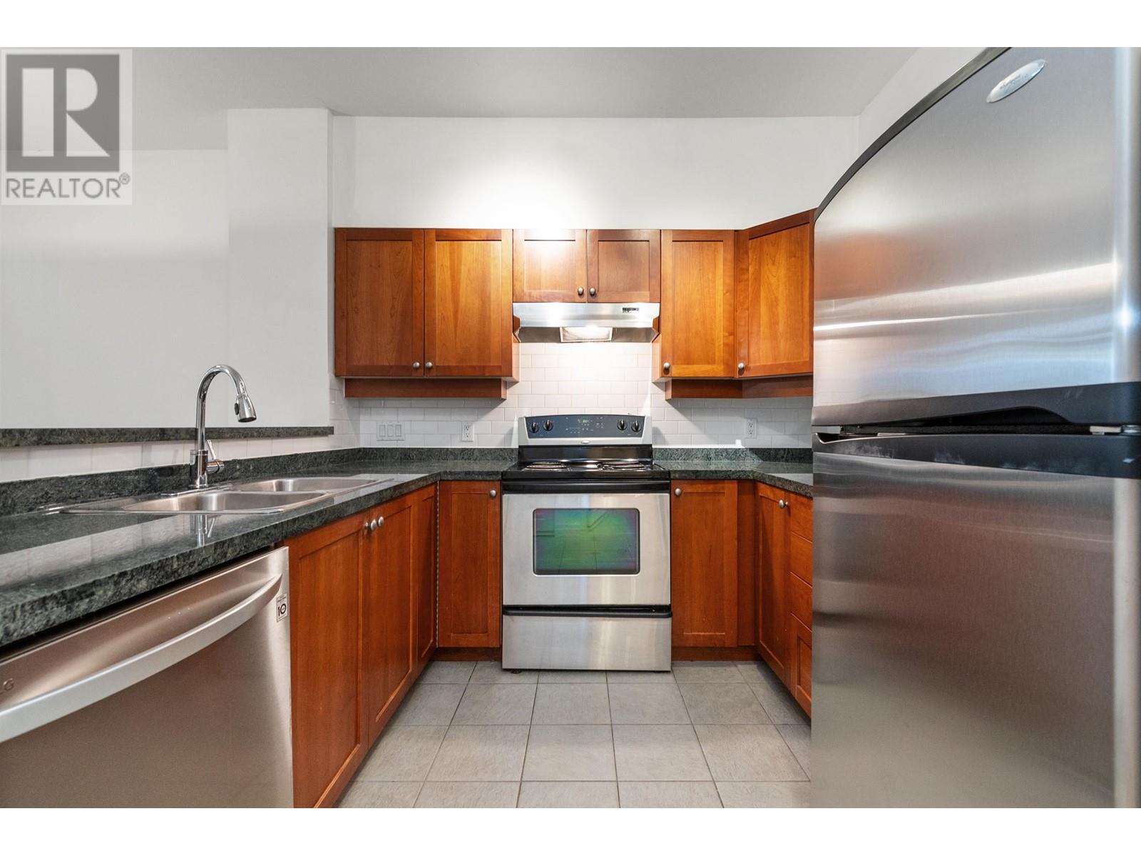 109 675 Park Crescent, New Westminster, British Columbia  V3L 5W4 - Photo 3 - R2977877
