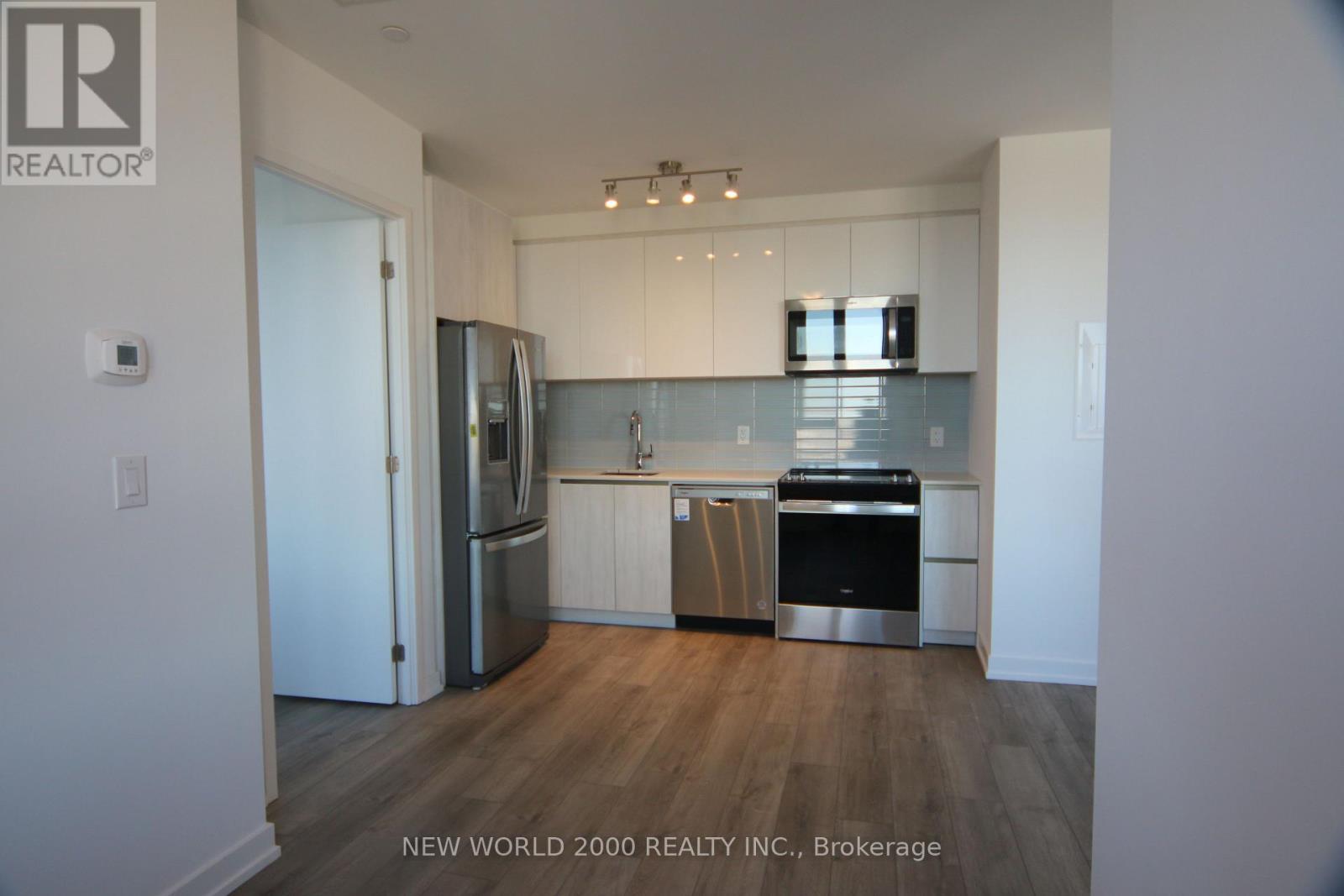 Property at 820 - 3100 KEELE STREET image 3