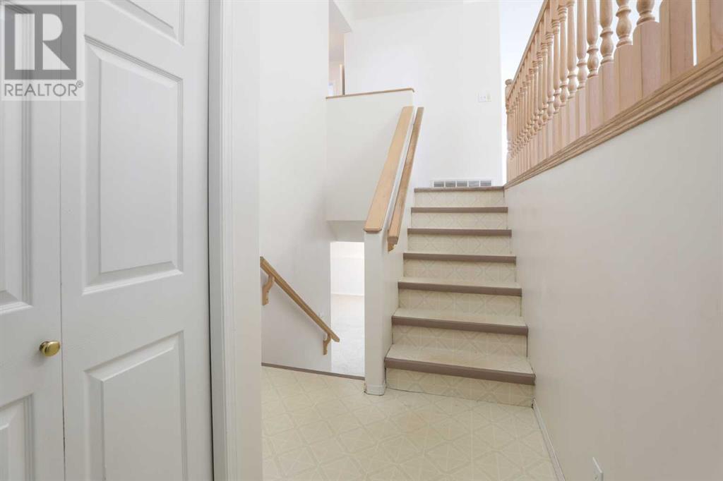 31 Fairmont Gate S, Lethbridge, Alberta  T1K 7M7 - Photo 7 - A2168072