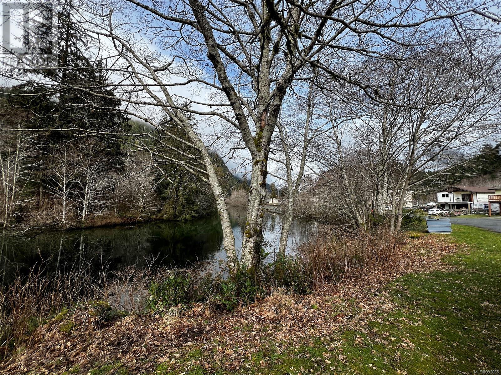 Property at 525 Maquinna Dr N image 1