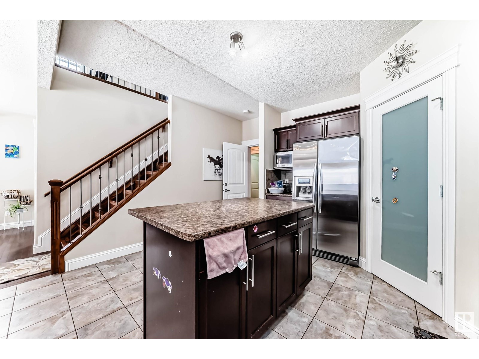 Property at 6159 12 AV SW SW image 4