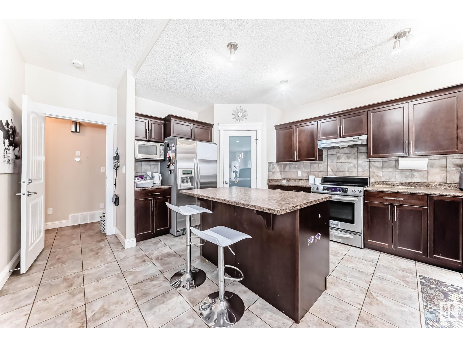 Property at 6159 12 AV SW SW image 3