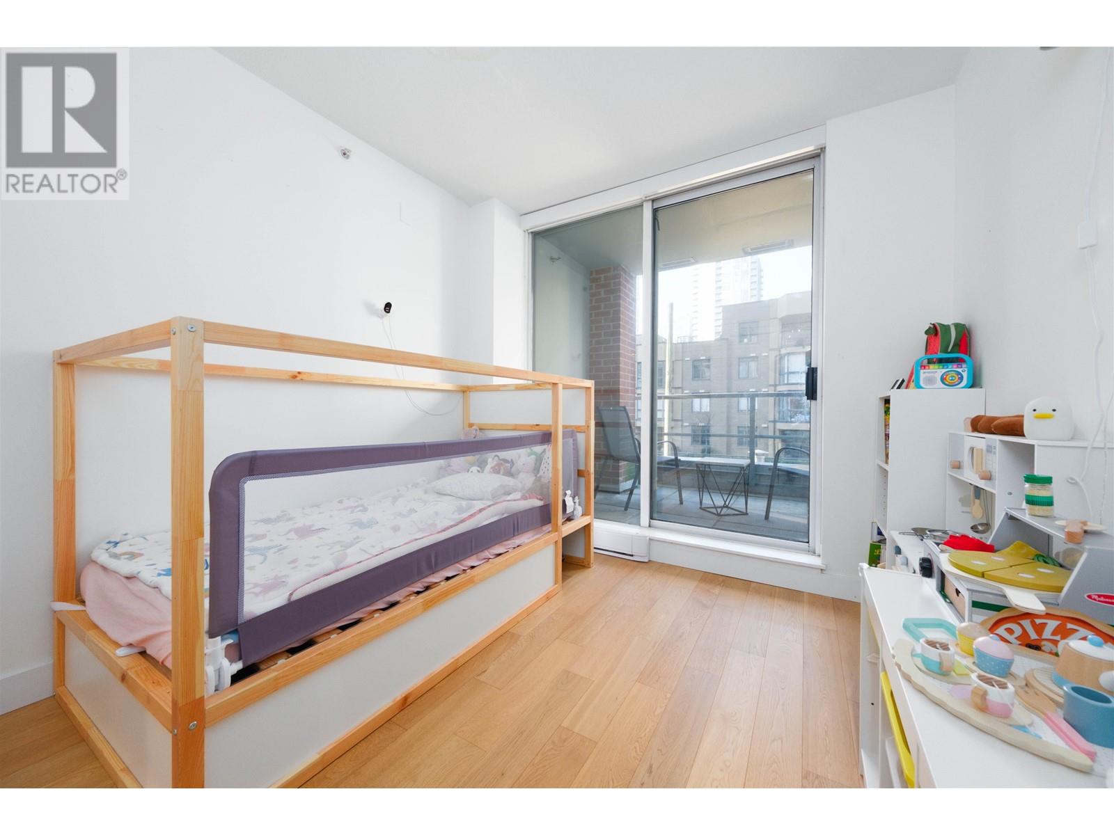 Listing Picture 17 of 28 : 402 1133 HOMER STREET, Vancouver / 溫哥華 - 魯藝地產 Yvonne Lu Group - MLS Medallion Club Member