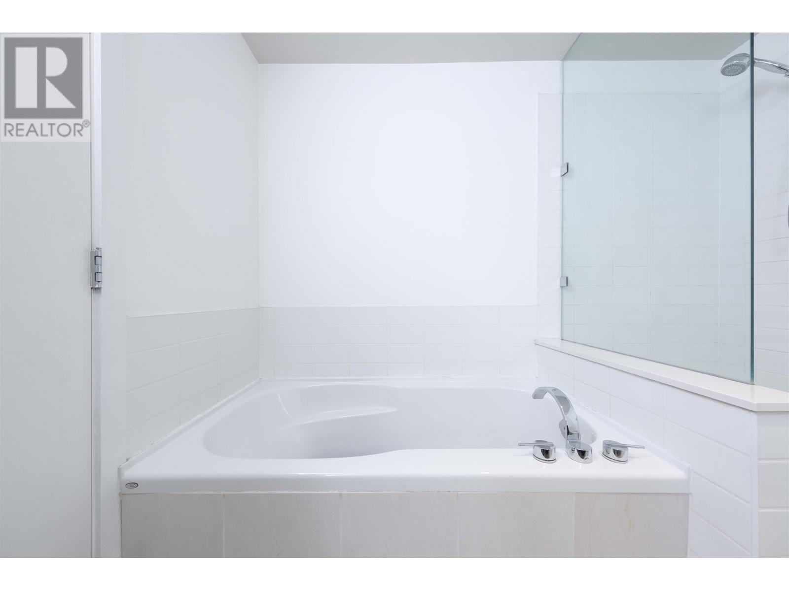 Listing Picture 15 of 28 : 402 1133 HOMER STREET, Vancouver / 溫哥華 - 魯藝地產 Yvonne Lu Group - MLS Medallion Club Member