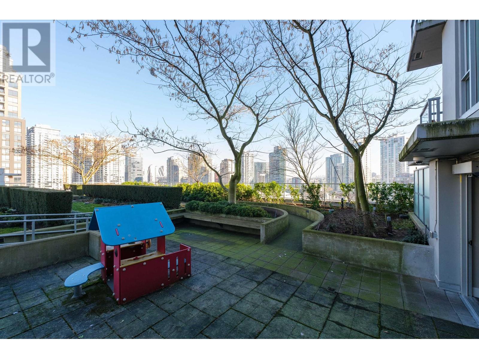 Listing Picture 27 of 28 : 402 1133 HOMER STREET, Vancouver / 溫哥華 - 魯藝地產 Yvonne Lu Group - MLS Medallion Club Member