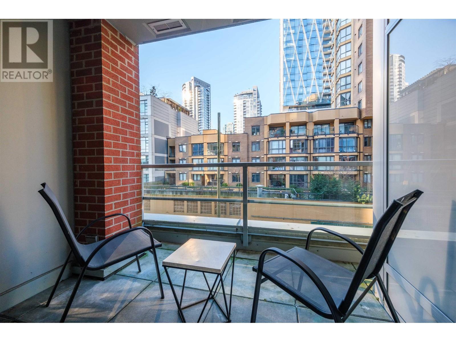 Listing Picture 21 of 28 : 402 1133 HOMER STREET, Vancouver / 溫哥華 - 魯藝地產 Yvonne Lu Group - MLS Medallion Club Member