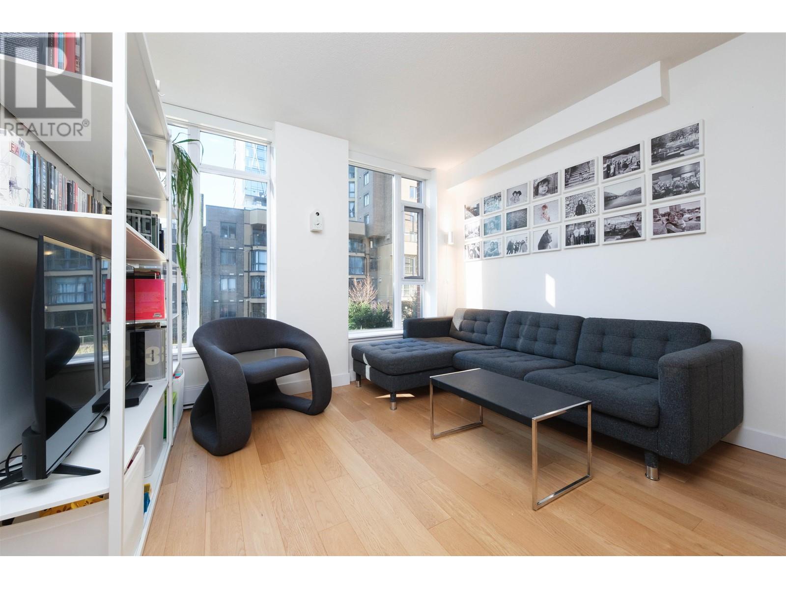 Listing Picture 3 of 28 : 402 1133 HOMER STREET, Vancouver / 溫哥華 - 魯藝地產 Yvonne Lu Group - MLS Medallion Club Member