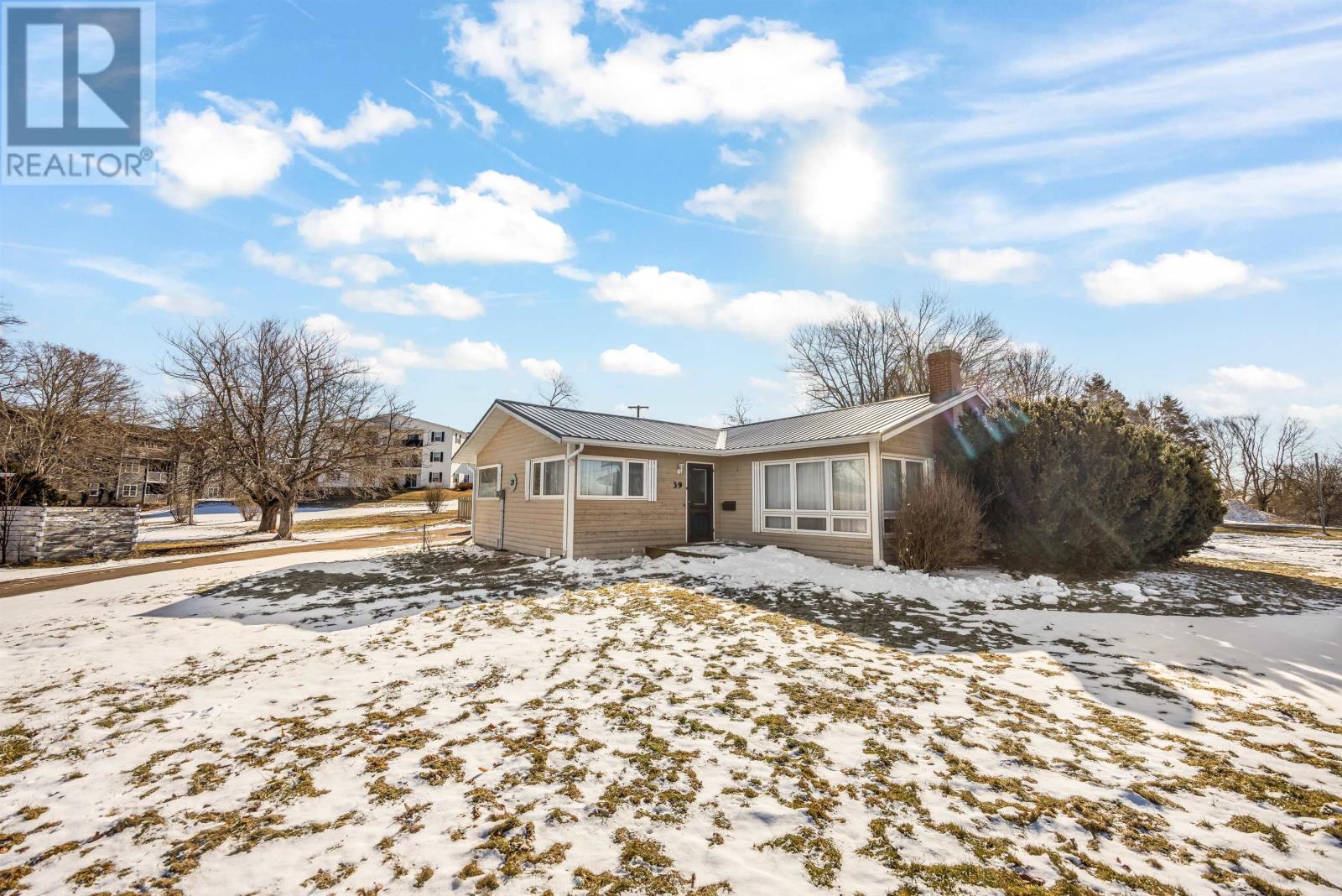 Property at 39 Stratford Road image 2