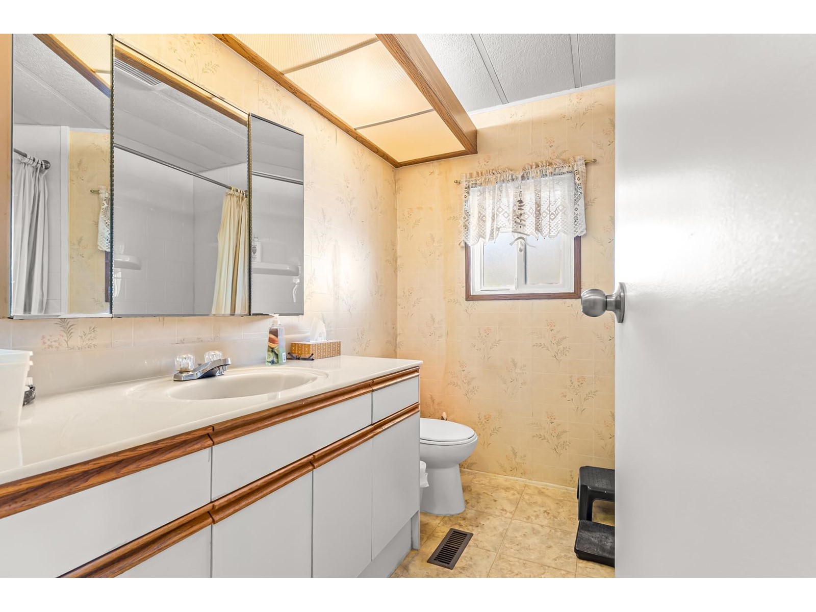 15869 Yorkshire Place, Surrey, British Columbia  V4A 5K7 - Photo 20 - R2976007