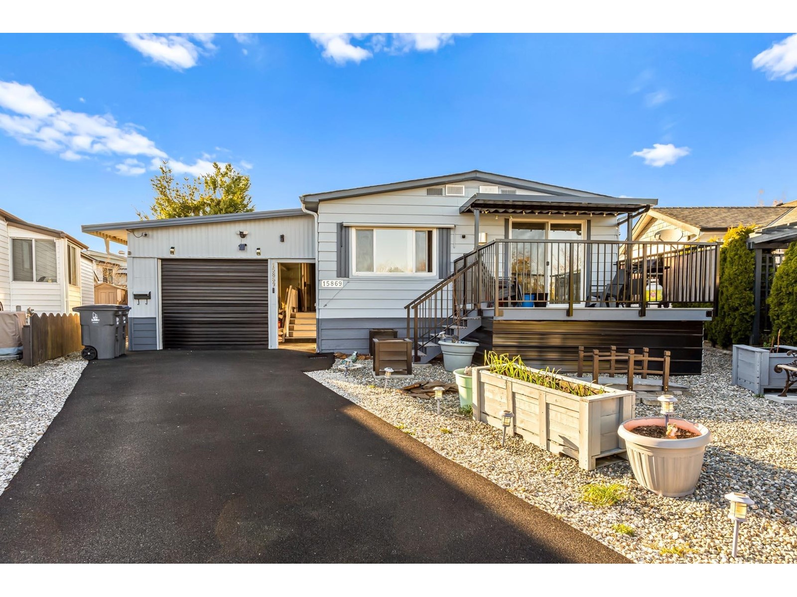 15869 Yorkshire Place, Surrey, British Columbia  V4A 5K7 - Photo 2 - R2976007
