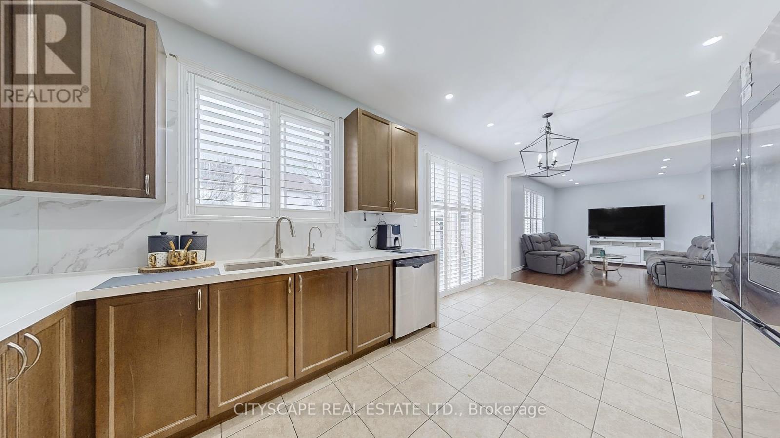 2026 Bridle Road, Oshawa, Ontario  L1L 0A5 - Photo 11 - E12020136