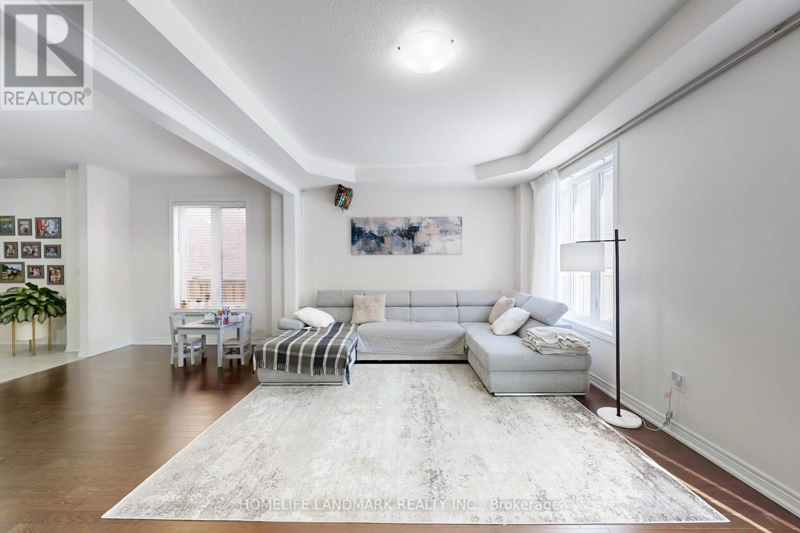 Property at 390 CHOUINARD WAY image 3