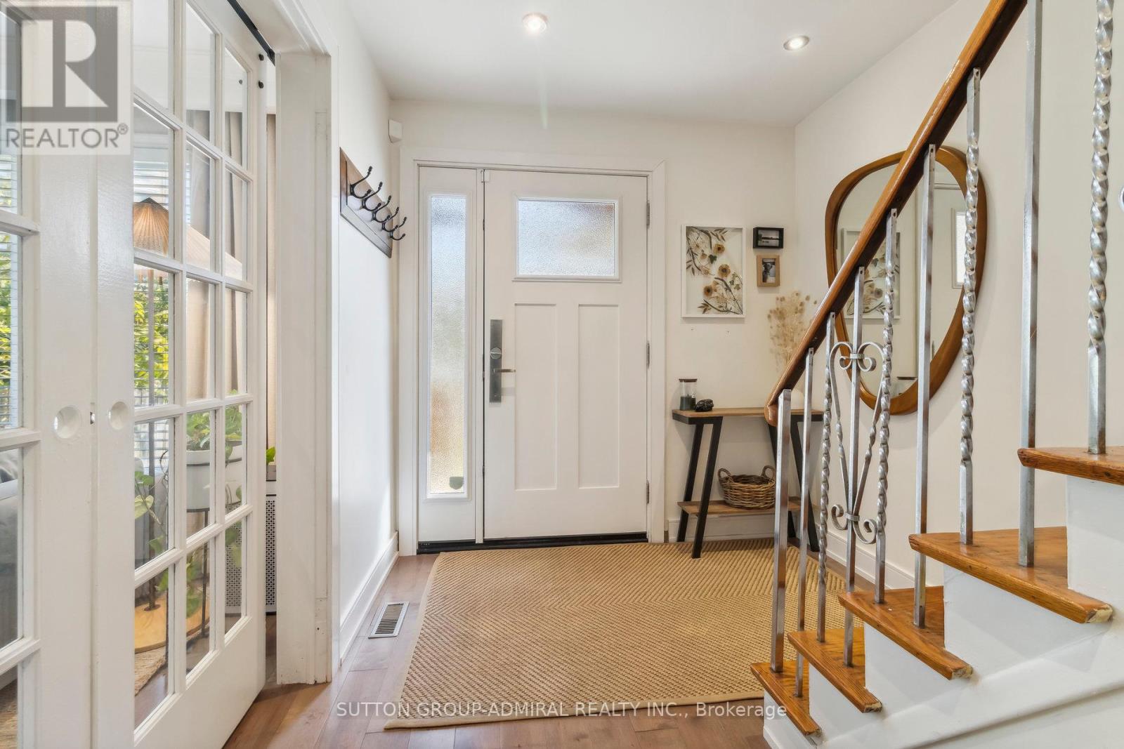 Property at 106 HUMBER BOULEVARD image 4