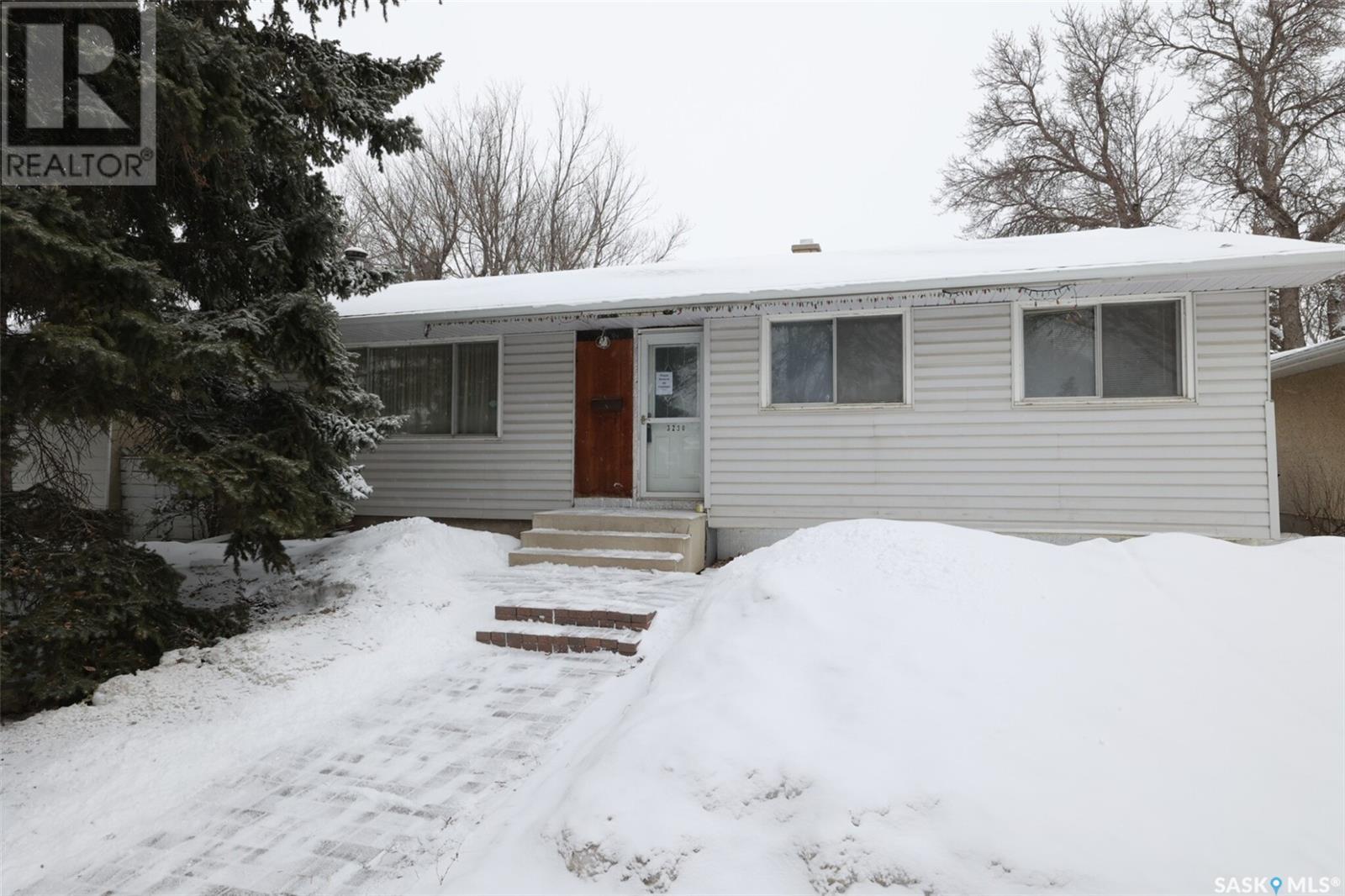 3230 6th Avenue N, Regina, Saskatchewan  S4R 0P6 - Photo 1 - SK998903