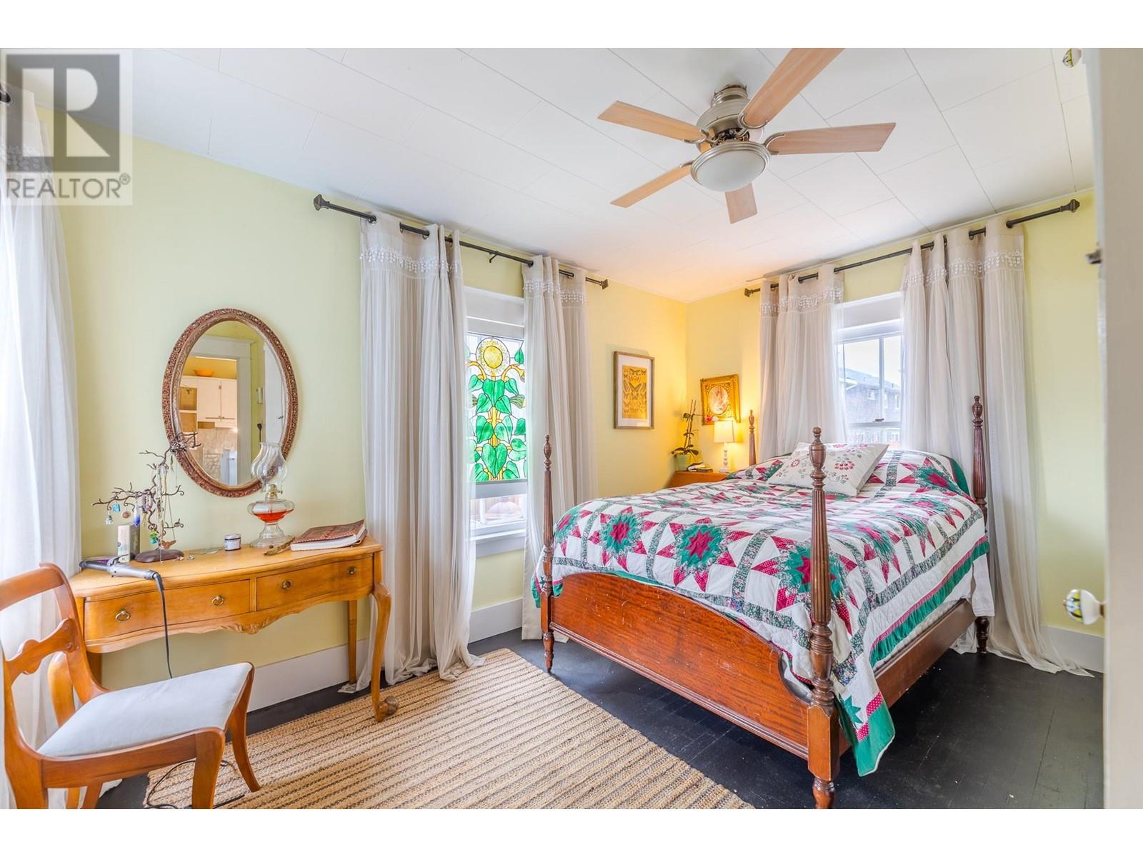 Property at 413 Westminster Avenue W image 1