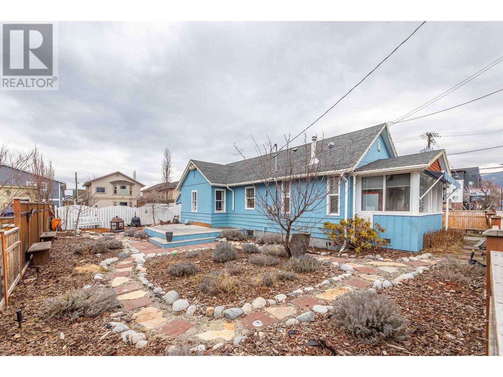 Property at 413 Westminster Avenue W image 5