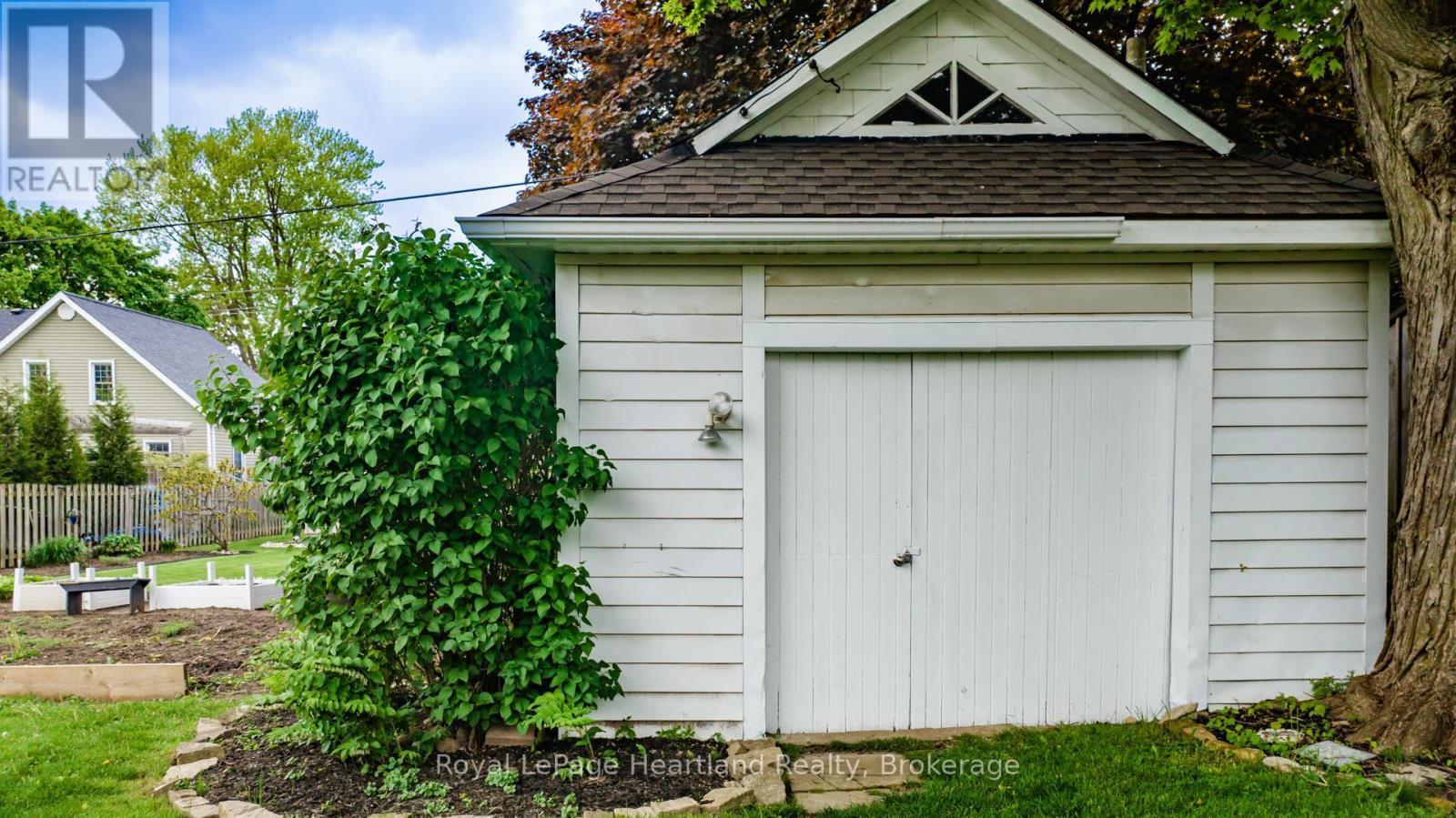 86 Oxford Street, Bluewater, Ontario  N0M 1X0 - Photo 9 - X12020193