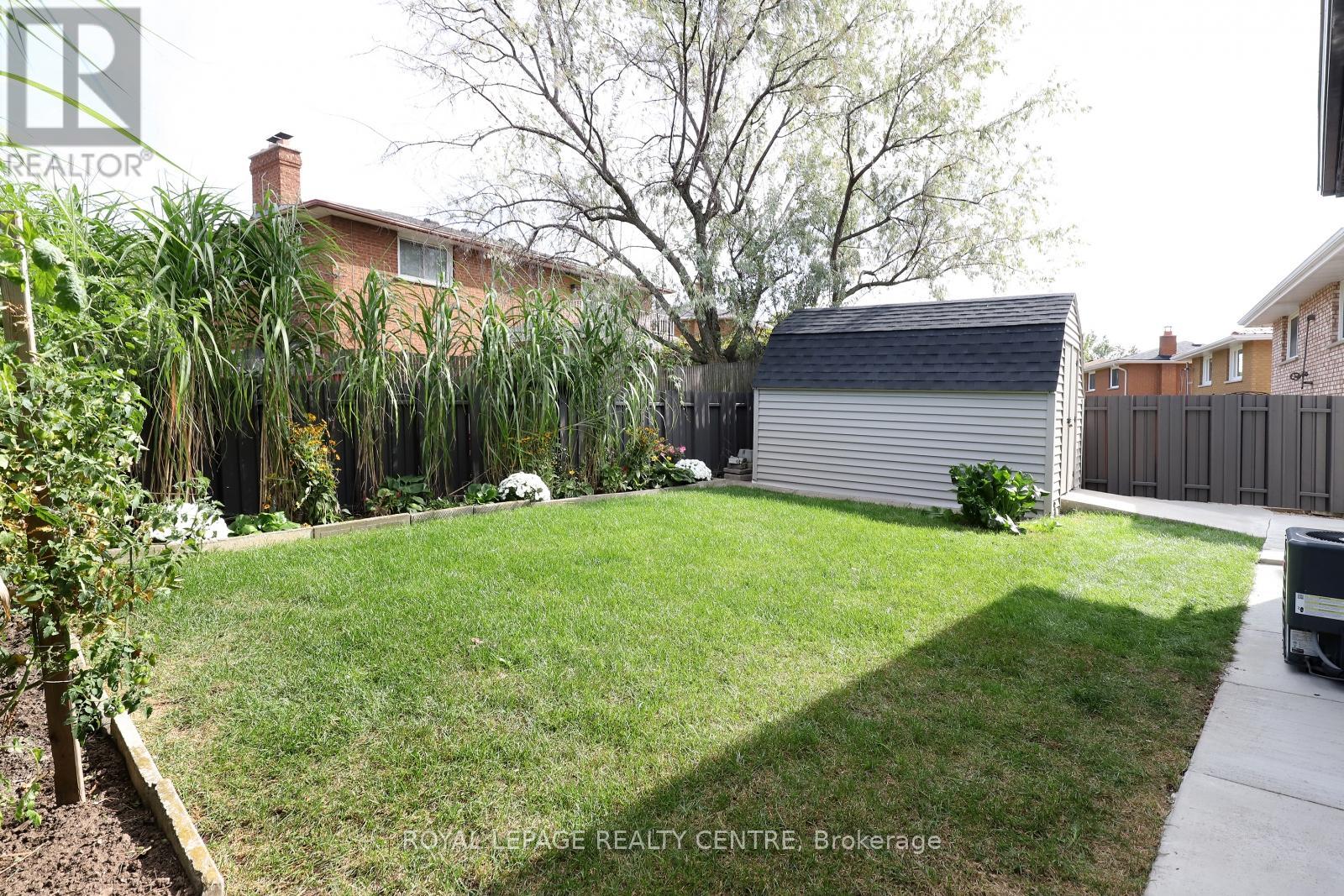 55 Flora Drive, Hamilton (Greenford), Ontario  L8G 3Z7 - Photo 45 - X12016523