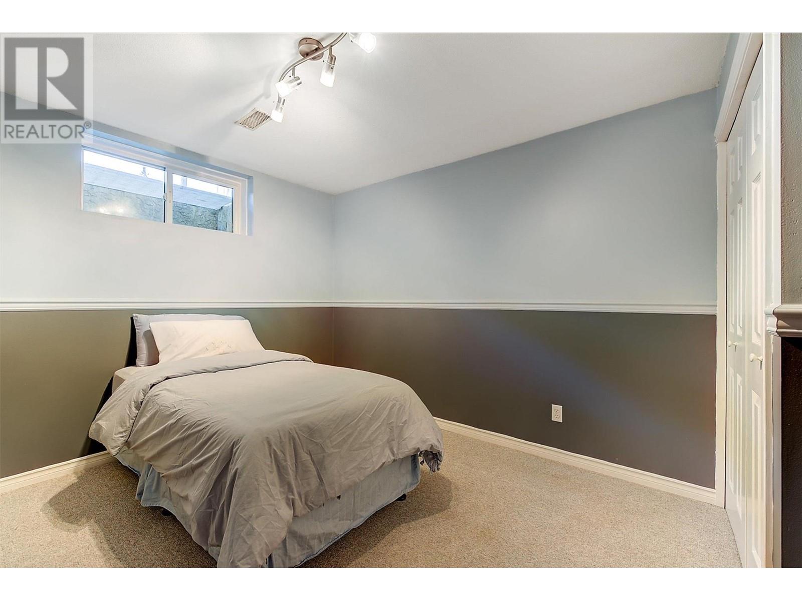 Property at 2547 Sexsmith Road image 2