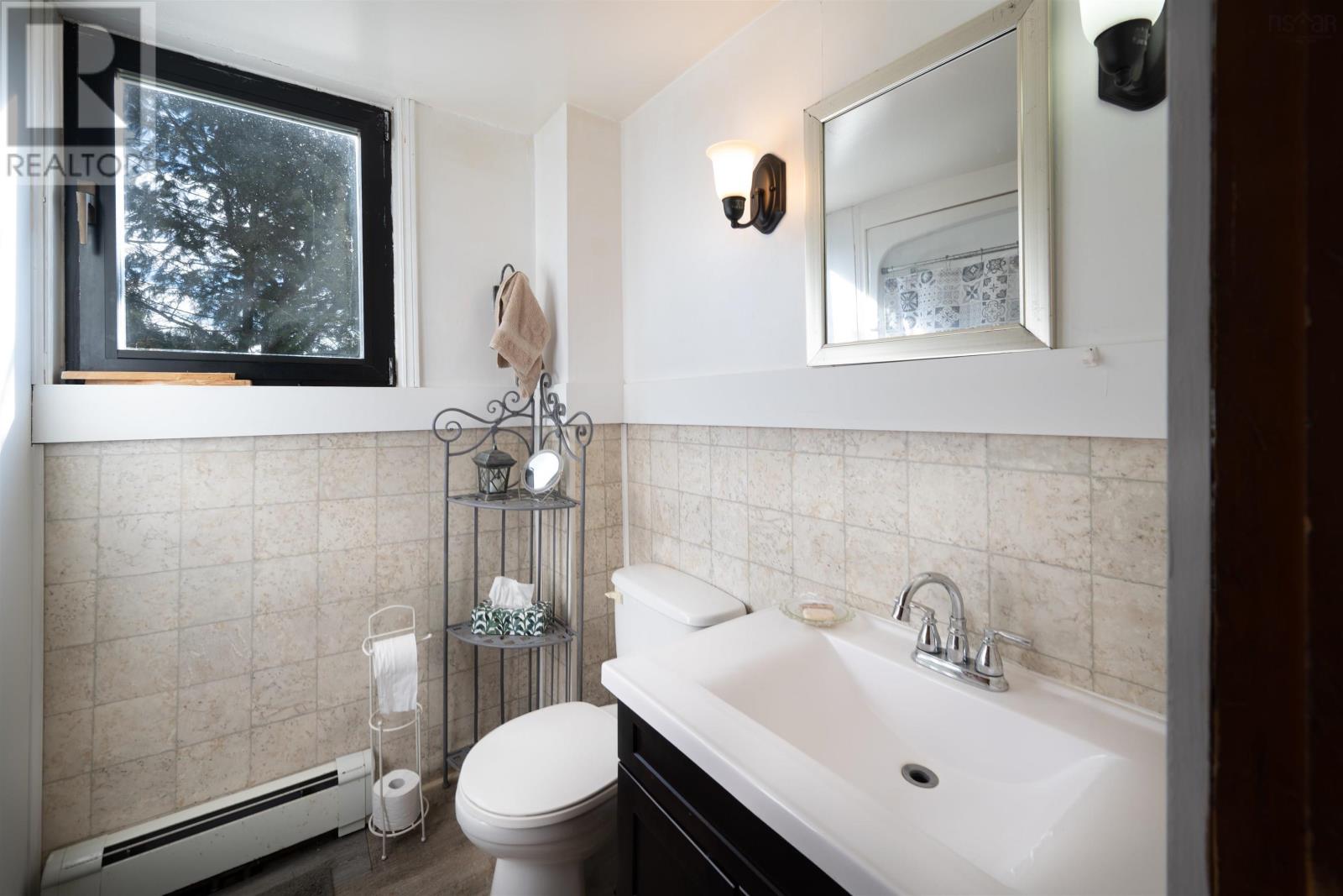 22450 Highway 7, Sheet Harbour, Nova Scotia  B0J 3B0 - Photo 13 - 202504933