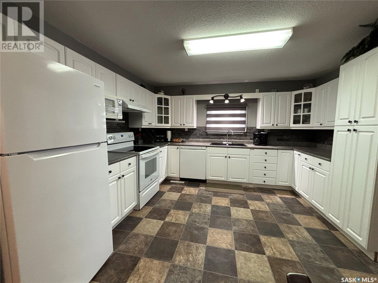 408 Parsons Avenue, Maple Creek, Saskatchewan  S0N 1N0 - Photo 14 - SK996963