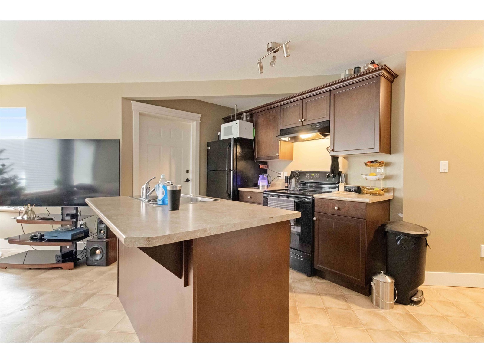Property at 47213 SKYLINE DRIVE image 3