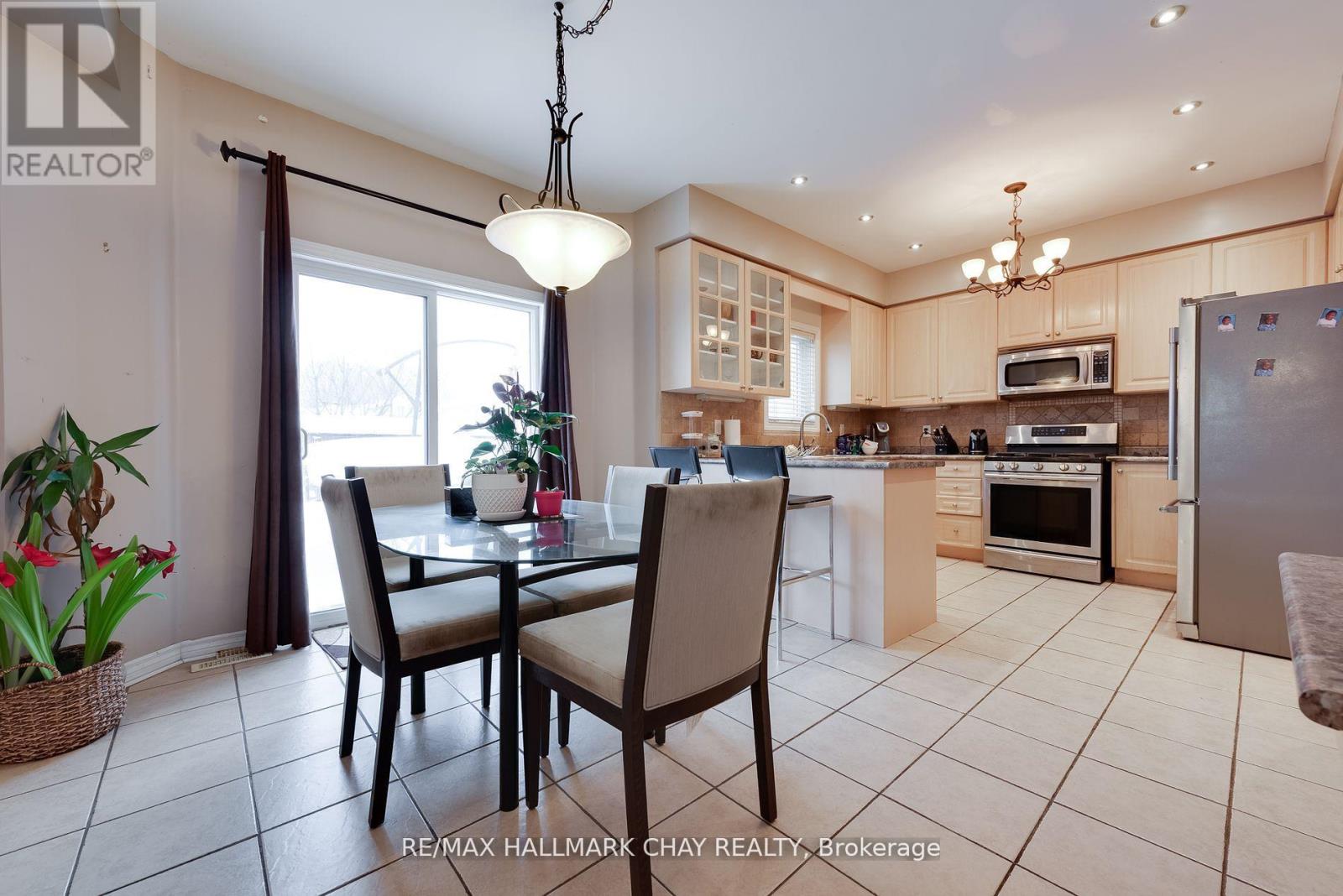 11 Springwood Court, Barrie, Ontario  L4N 5V1 - Photo 6 - S12020331