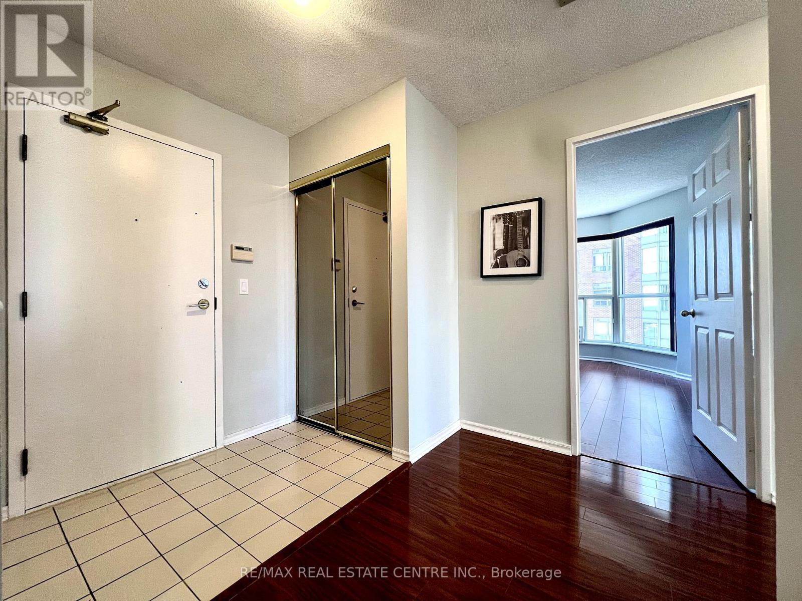 1004 - 325 Webb Drive N, Mississauga, Ontario  L5B 3Z9 - Photo 13 - W12020243