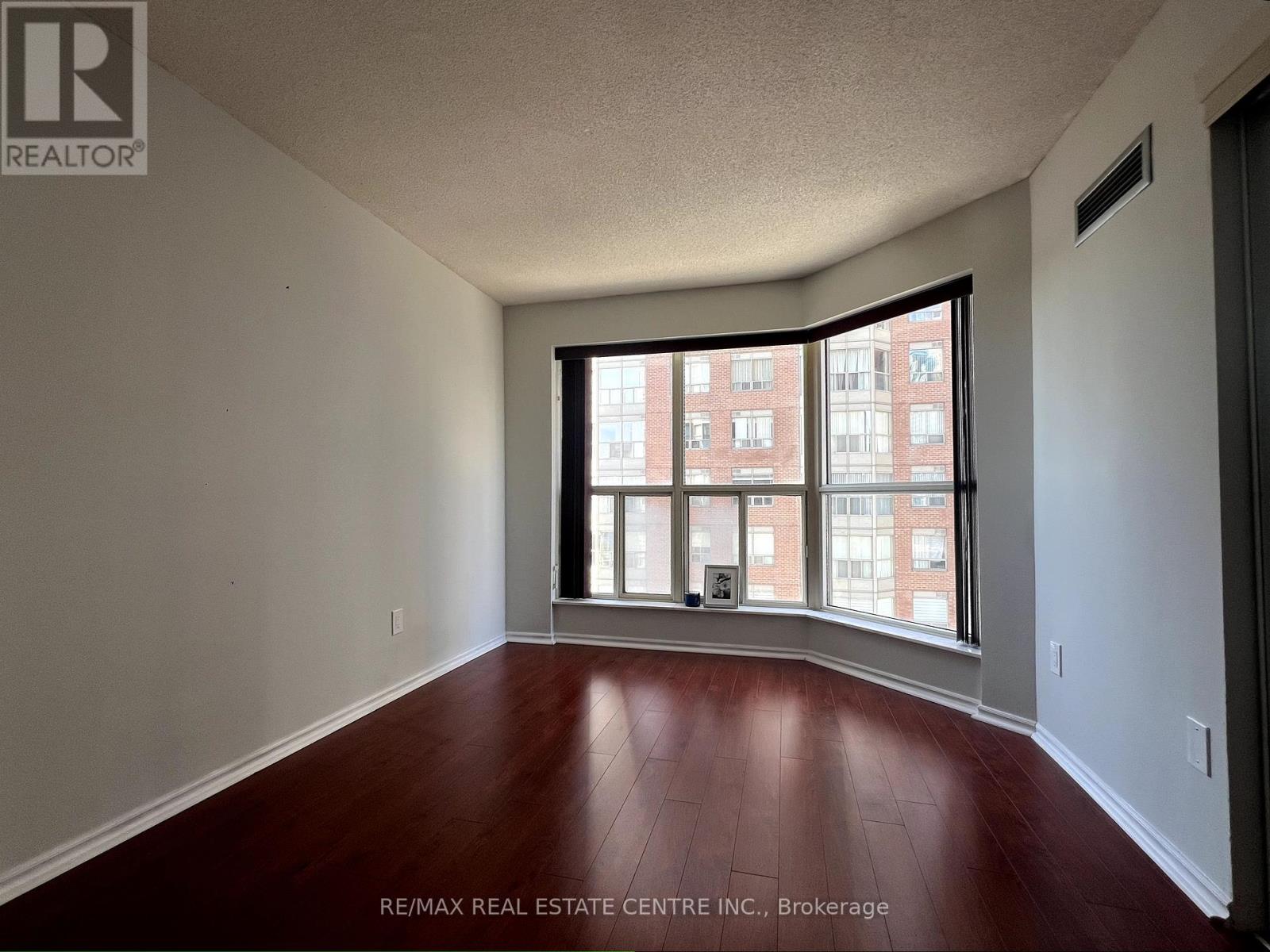 1004 - 325 Webb Drive N, Mississauga, Ontario  L5B 3Z9 - Photo 14 - W12020243
